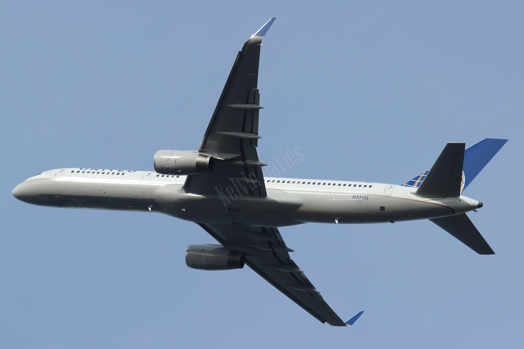 United Airlines 757 N33132