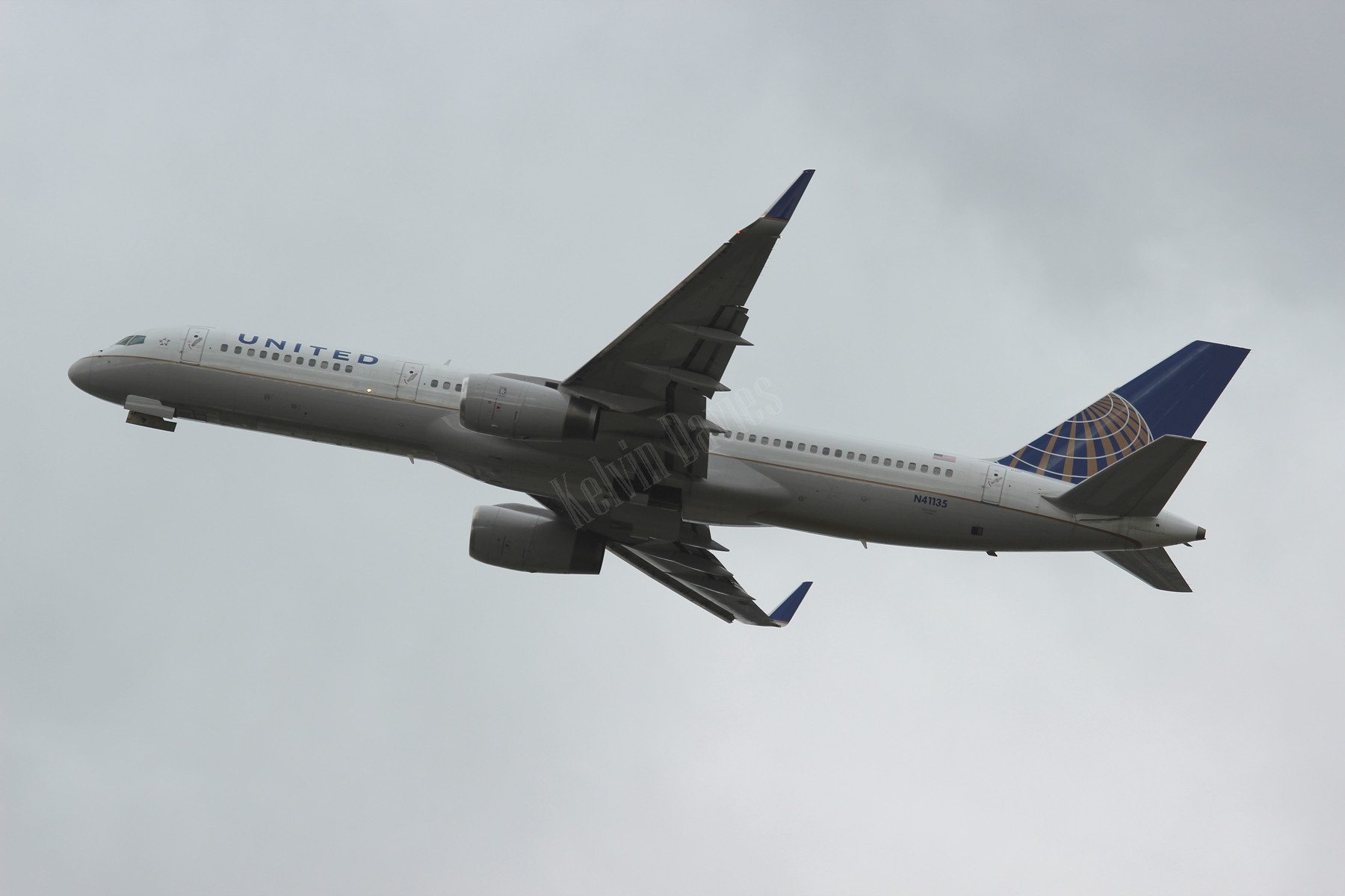 United Airlines 757 N41135