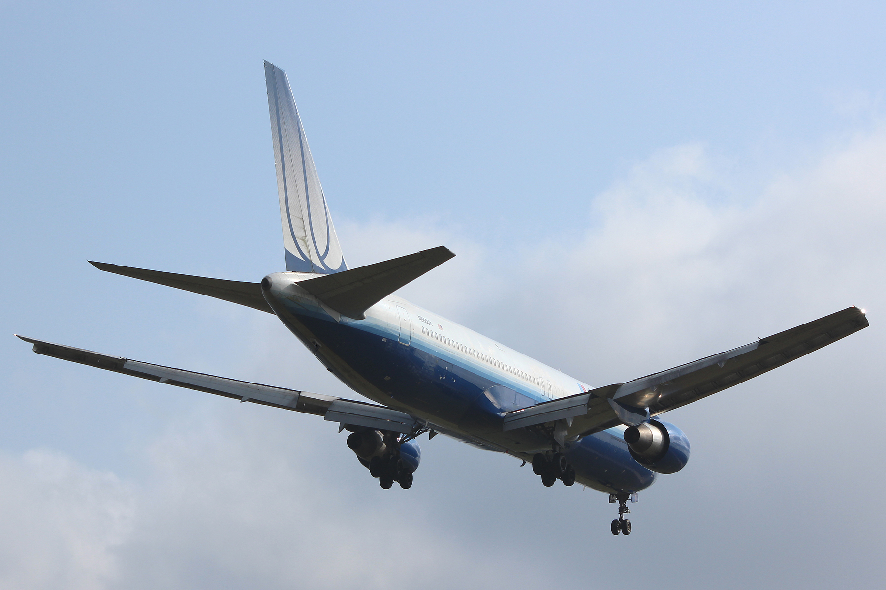 United Airlines 767 N660UA