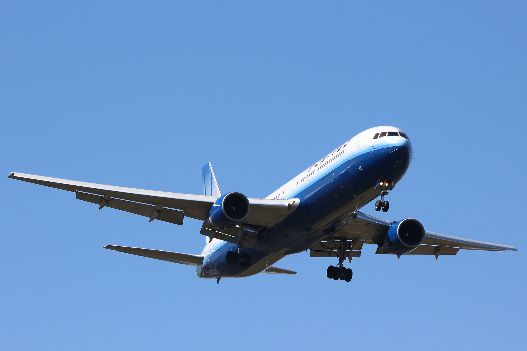 United Airlines 767 N660UA