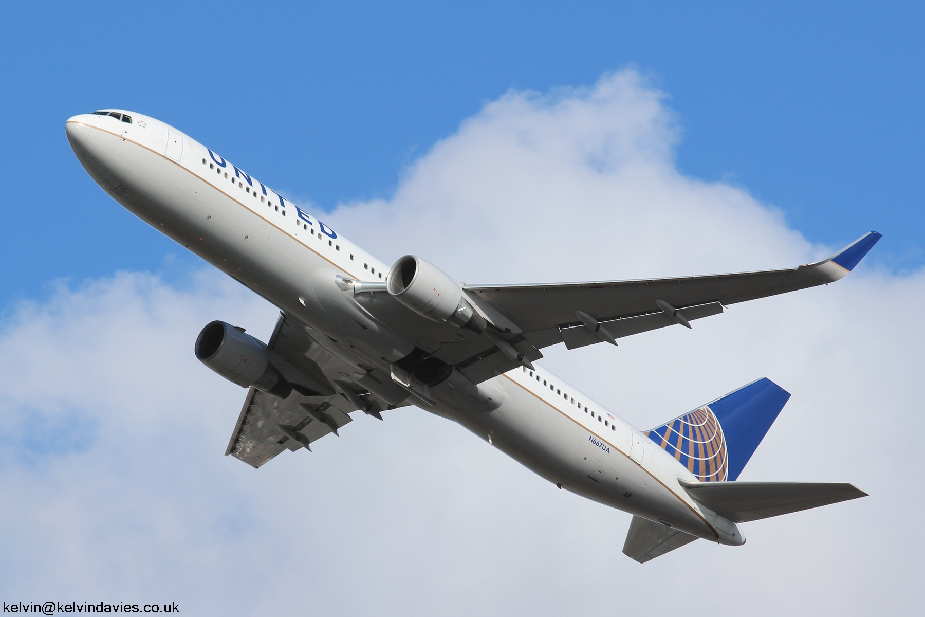 United Airlines 767 N667UA
