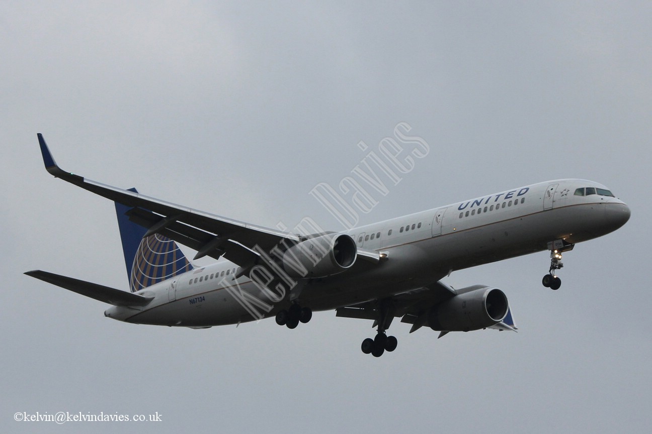 United Airlines 757 N67134