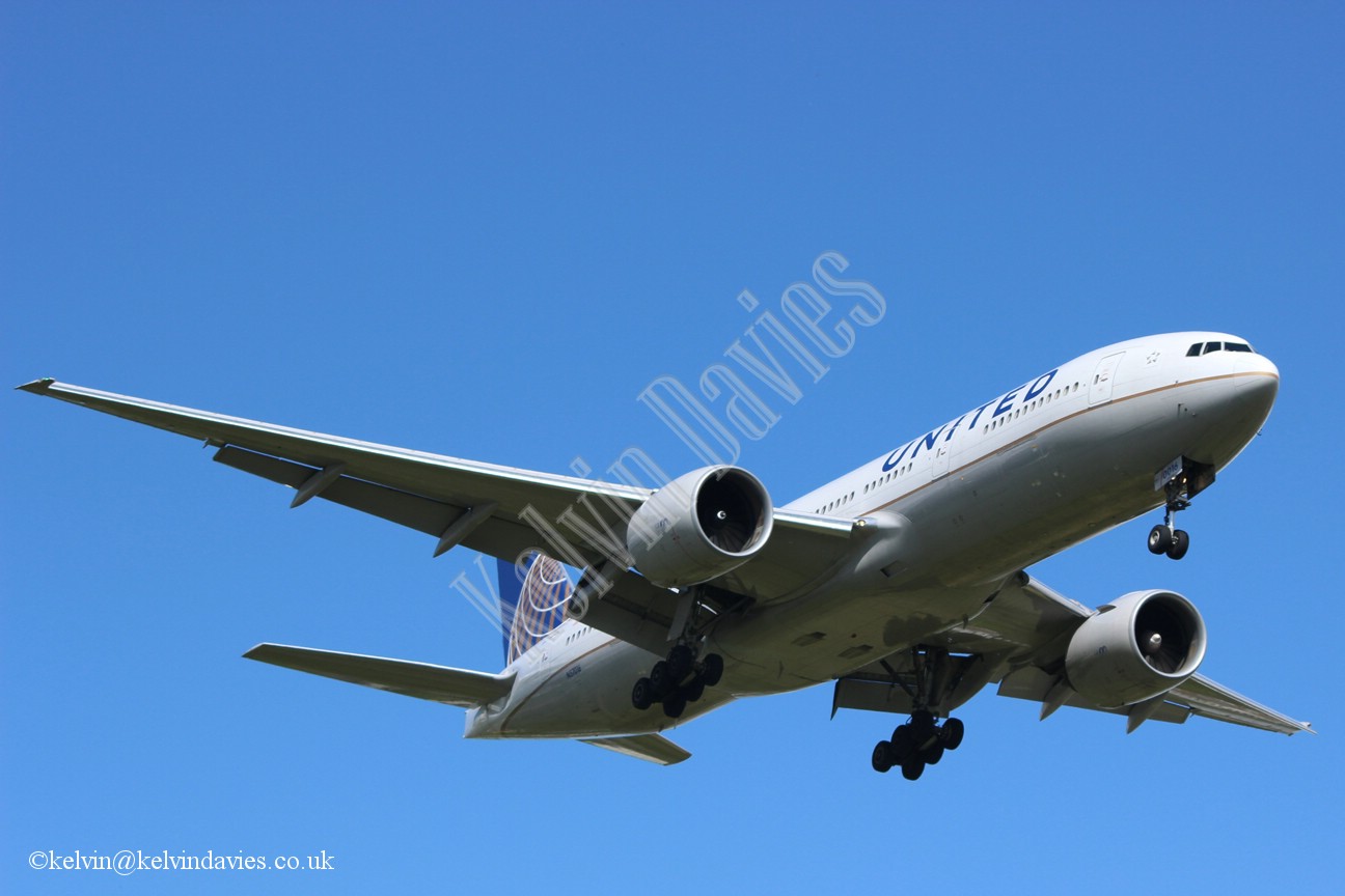 United Airlines 777 N57016