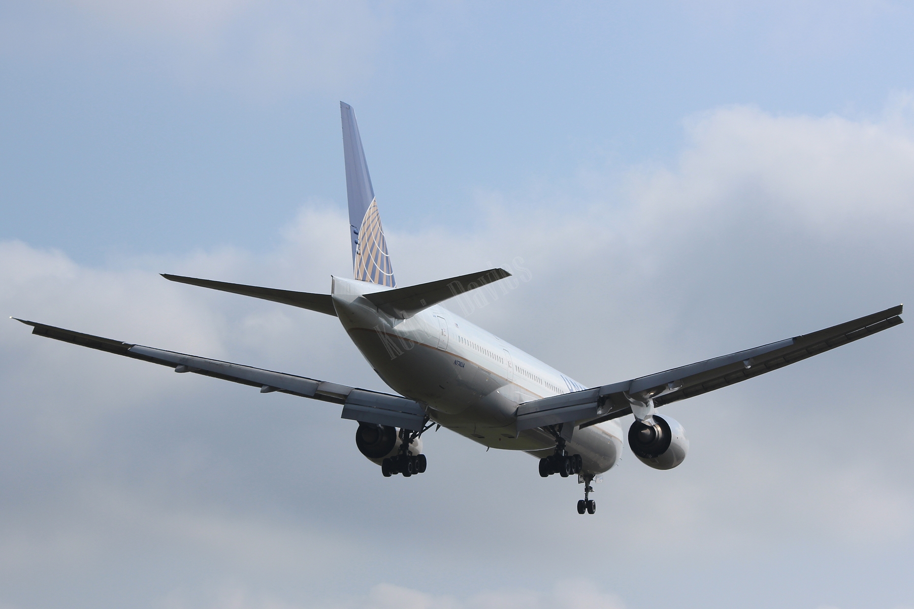 United Airlines 777 N774UA