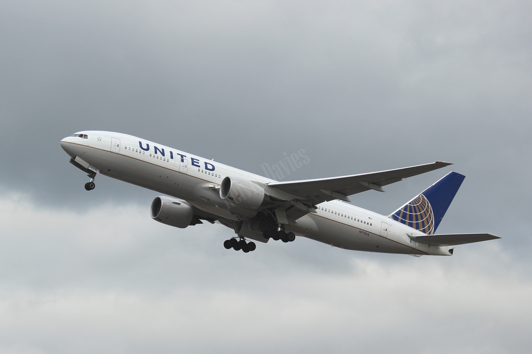 United Airlines 777 N775UA