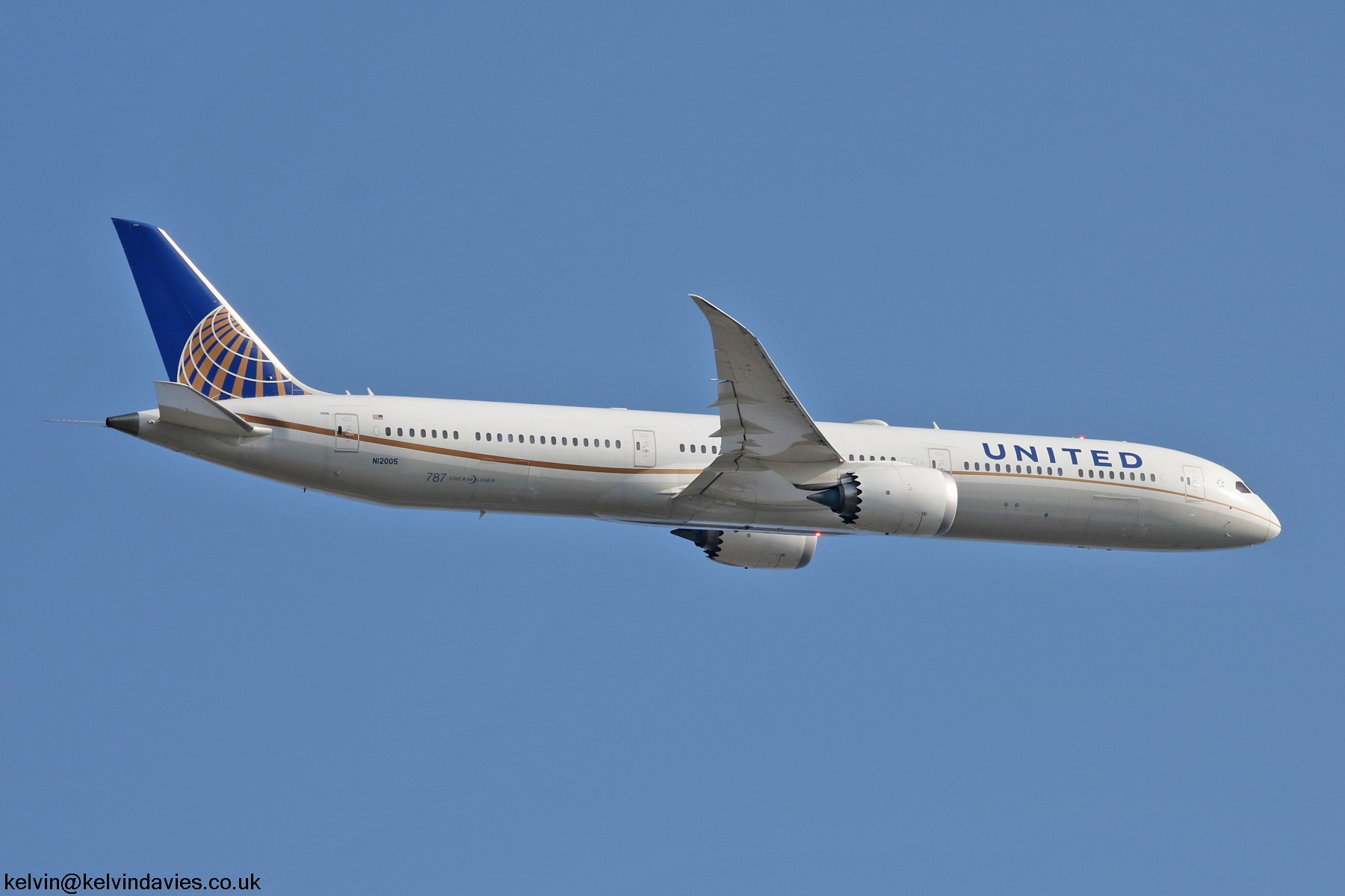 United Airlines 787 N12005