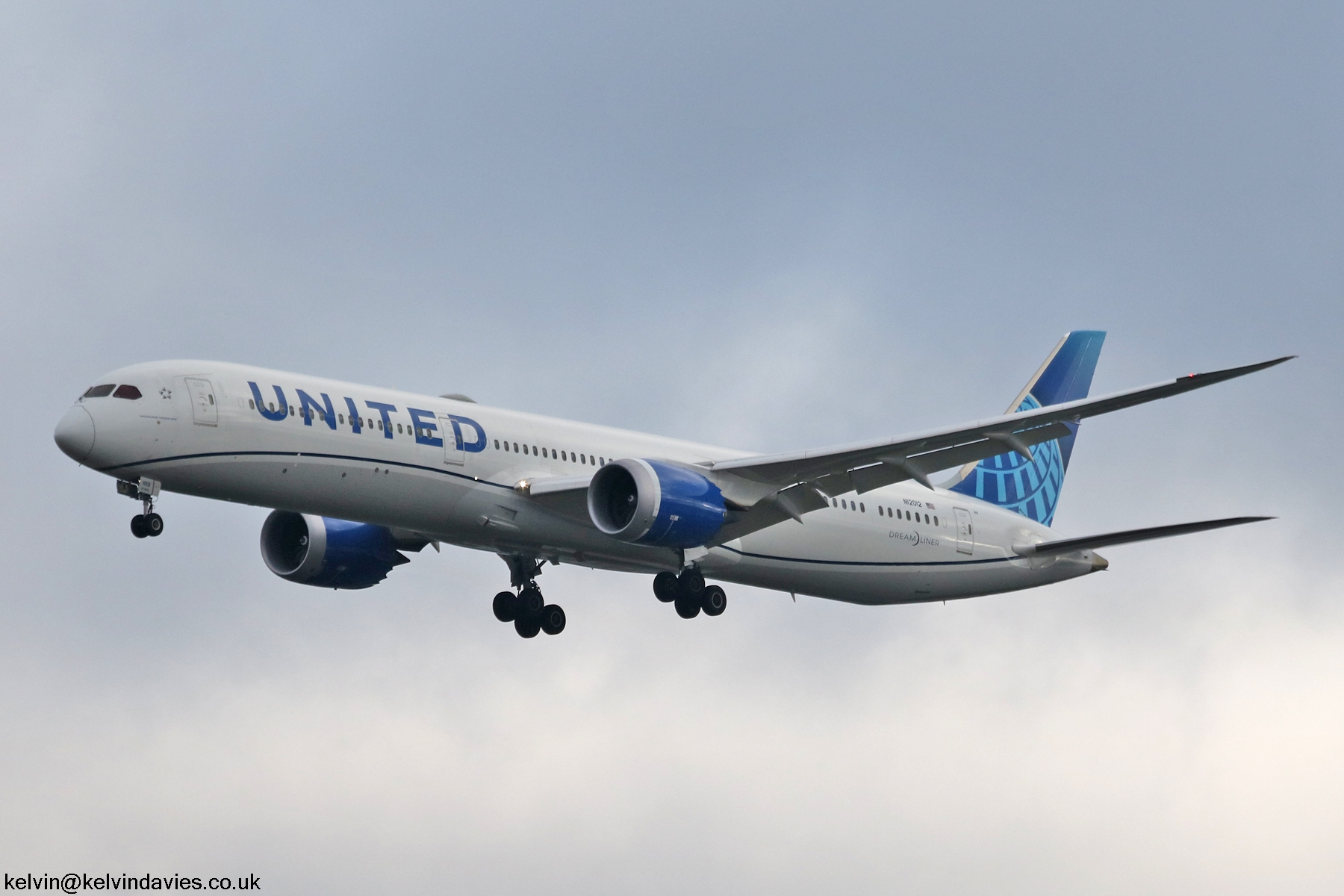 United Airlines 787 N12012