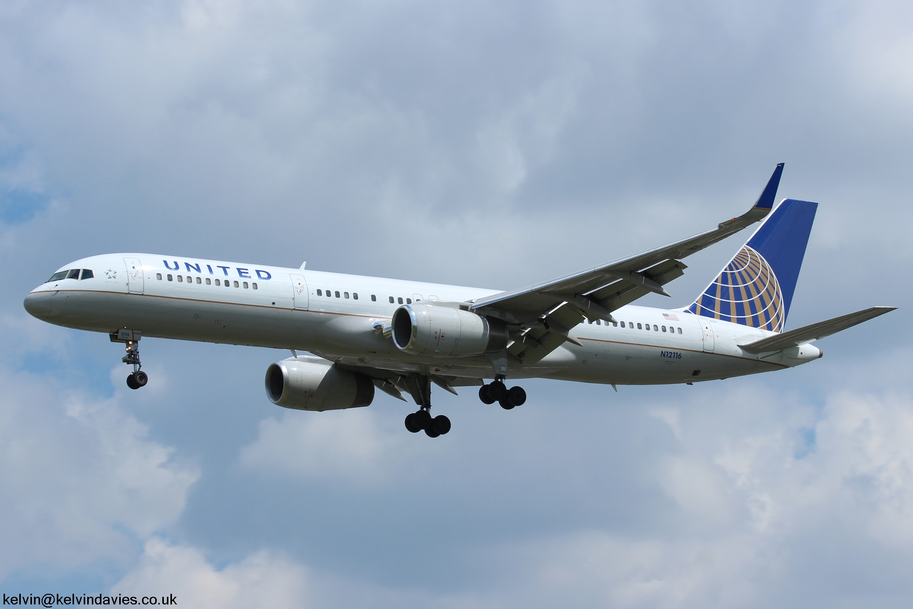 United Airlines 757 N12116