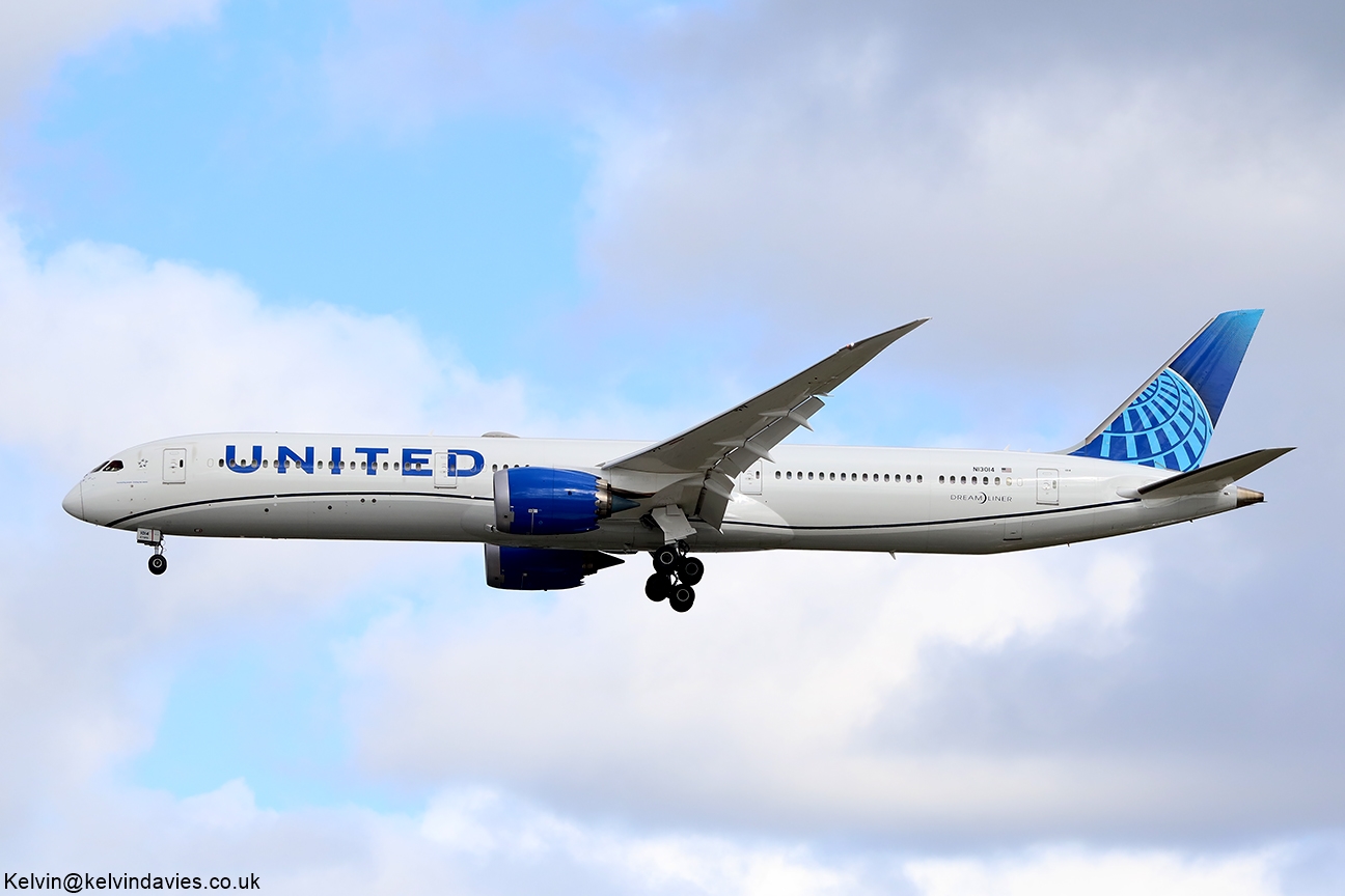 United Airlines 787 N13014