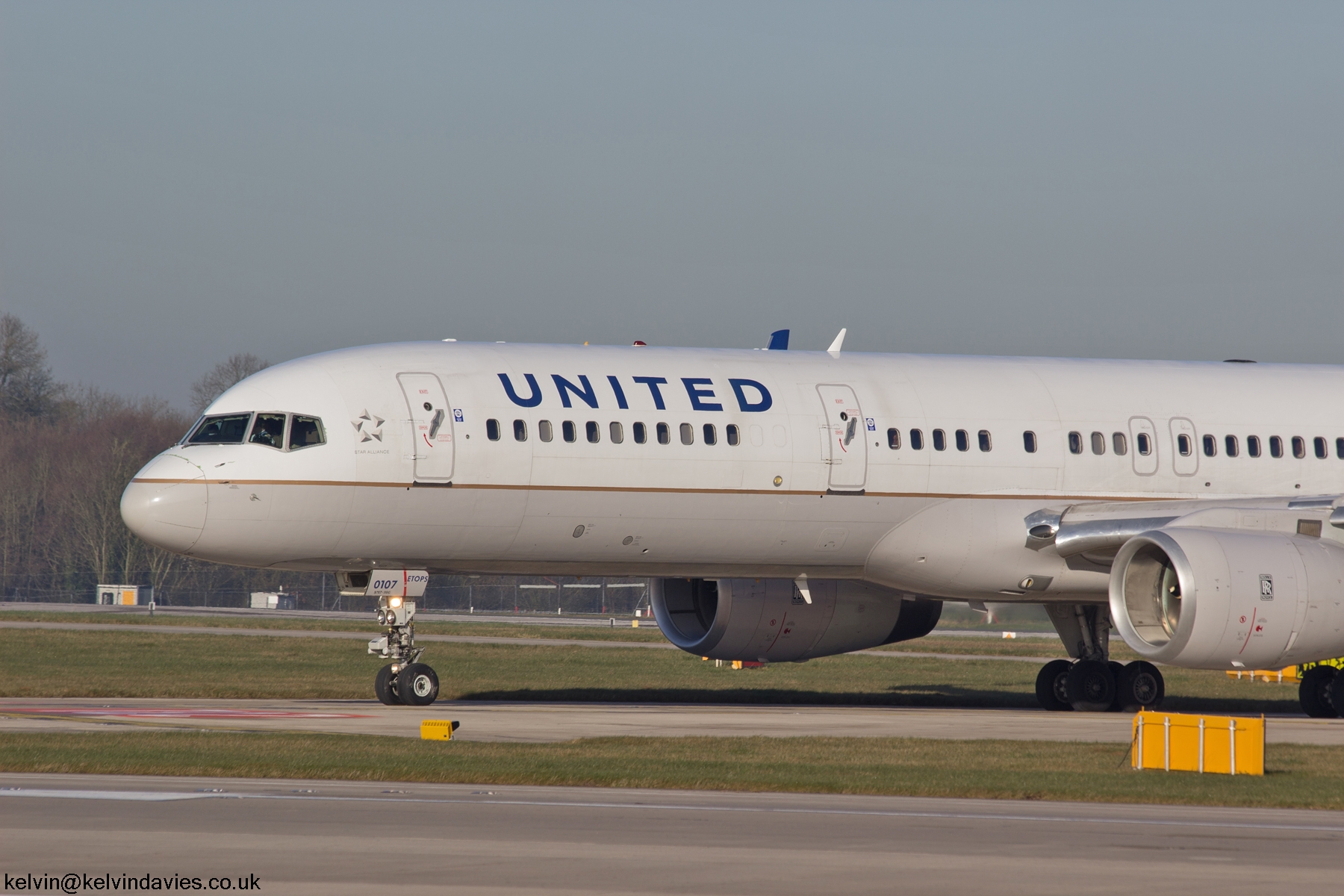 United Airlines 757 N14107
