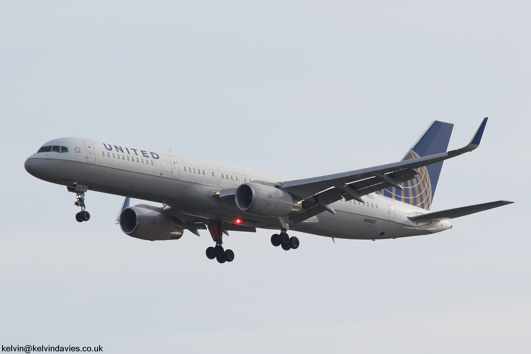 United Airlines 757 N14107