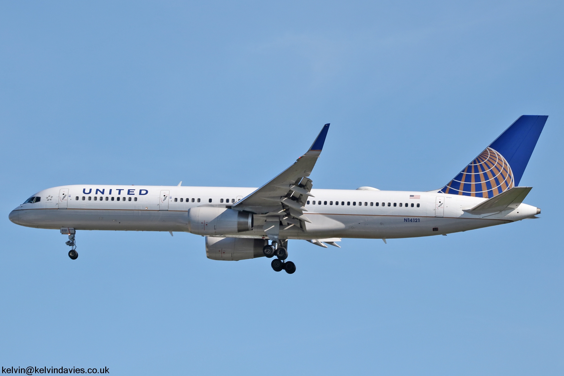 United Airlines 757 N14121