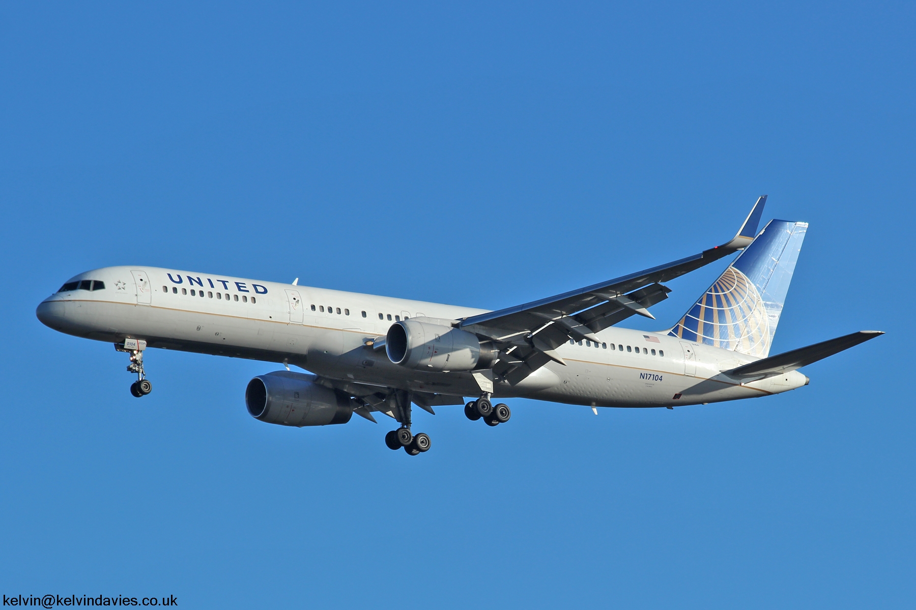 United Airlines 757 N17104