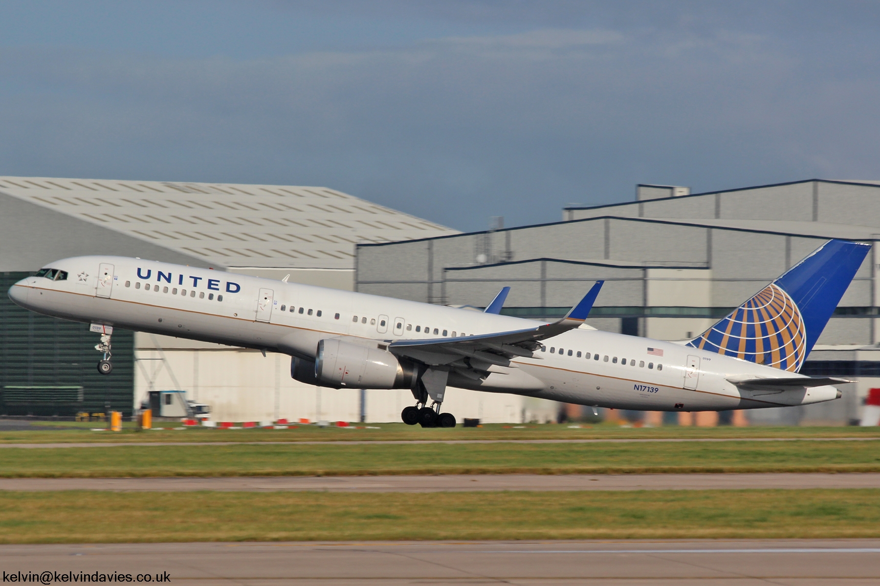 United Airlines 757 N17139