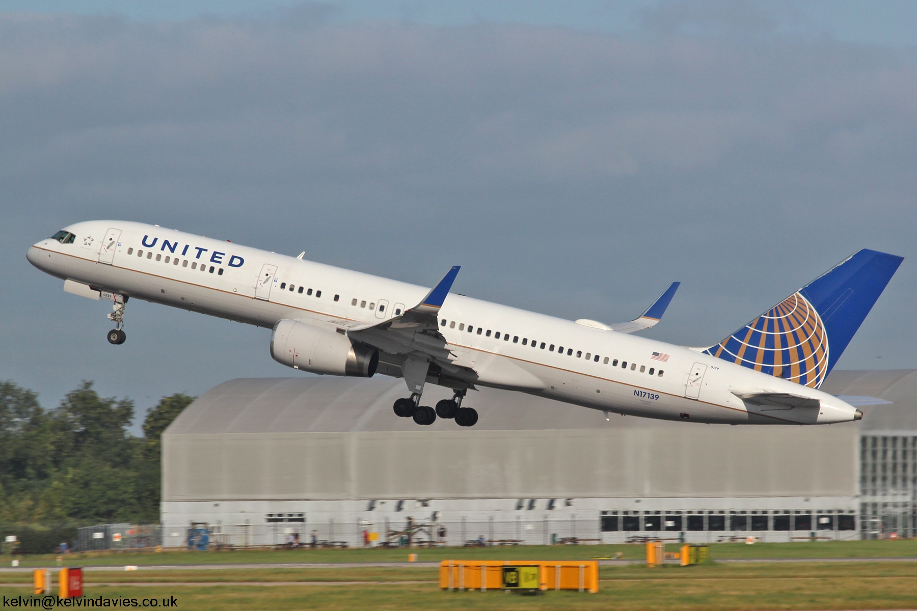 United Airlines 757 N17139