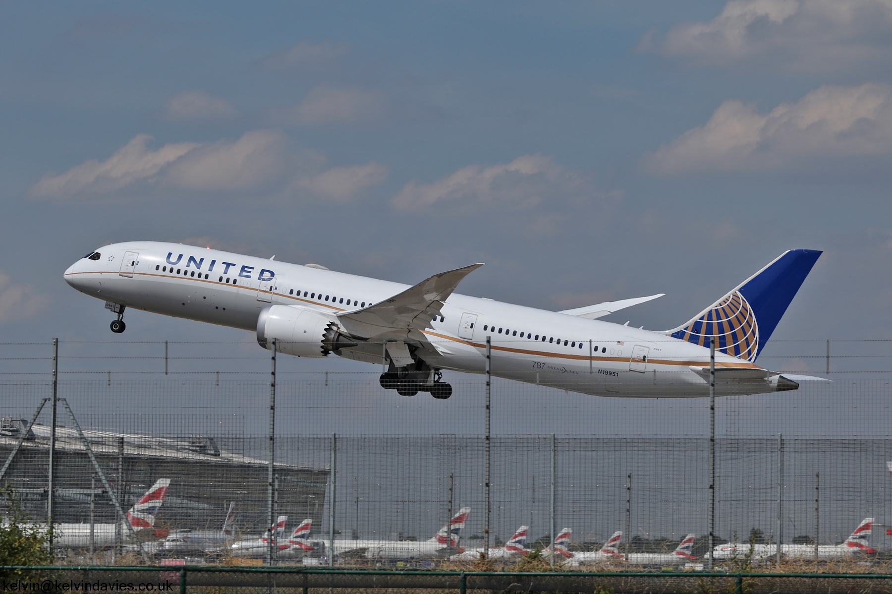 United Airlines 787 N19951