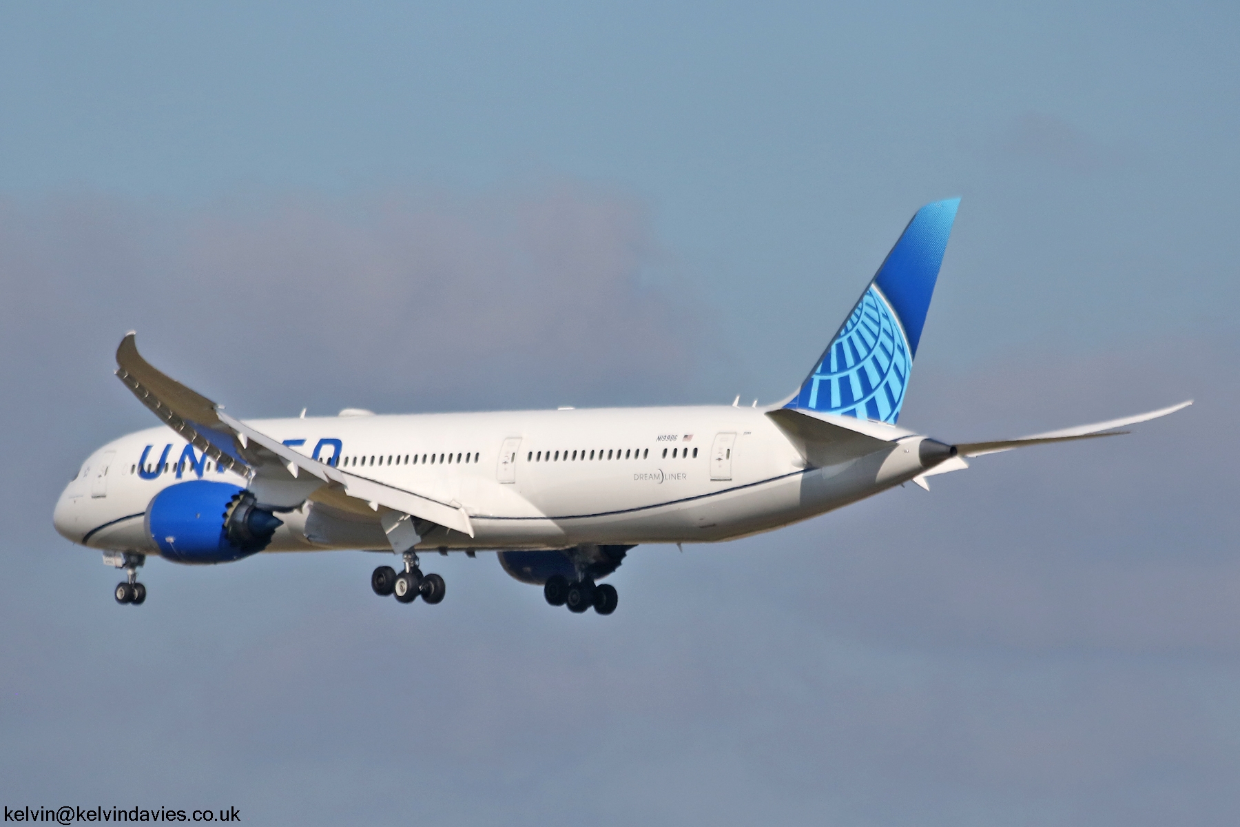 United Airlines 787 N19986