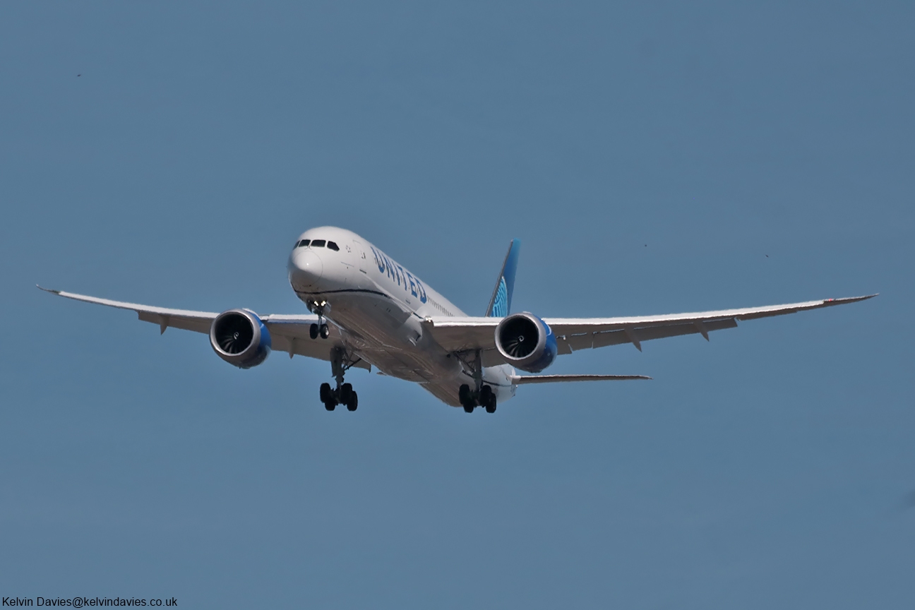 United Airlines 787 N21102