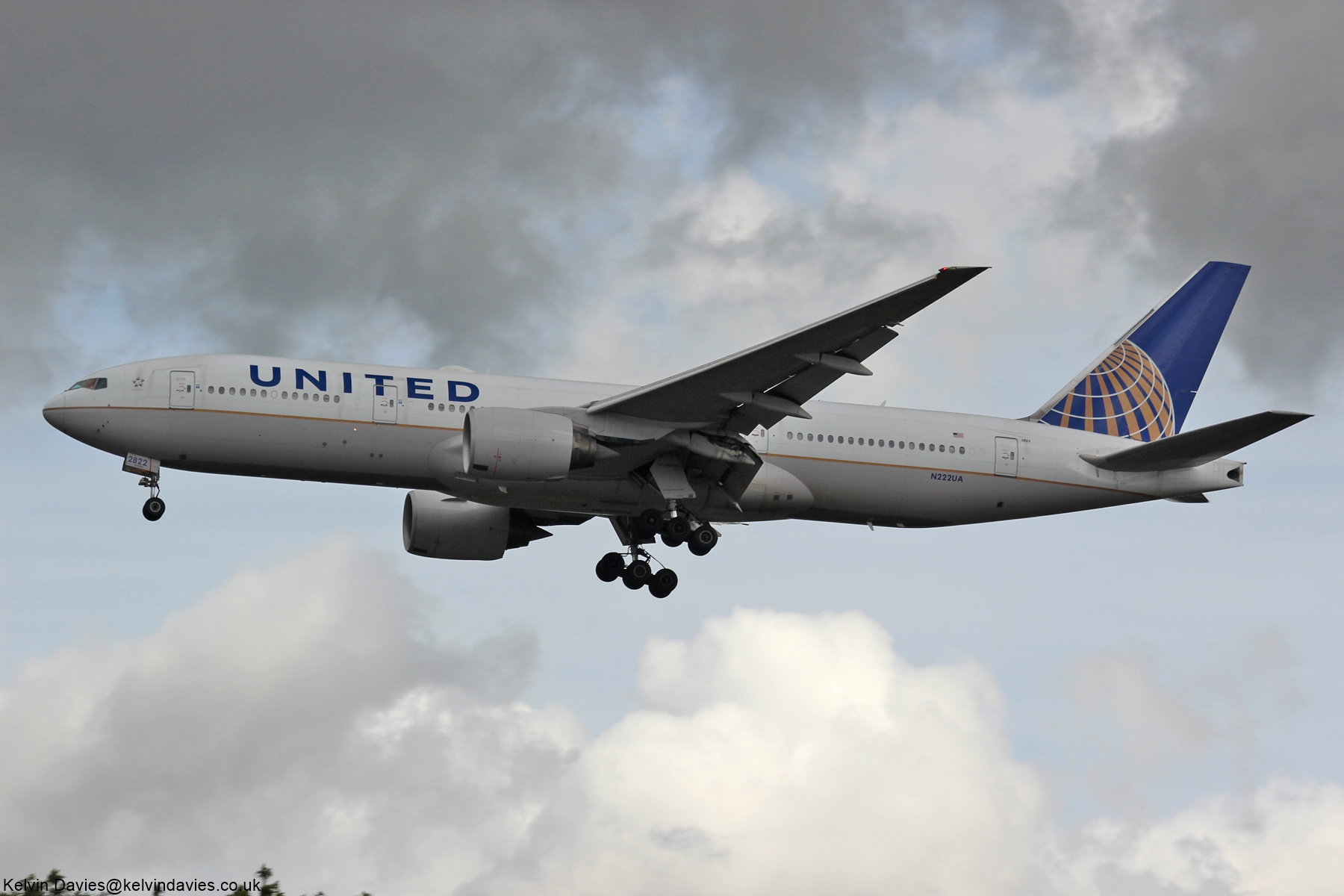 United Airlines 777 N222UA