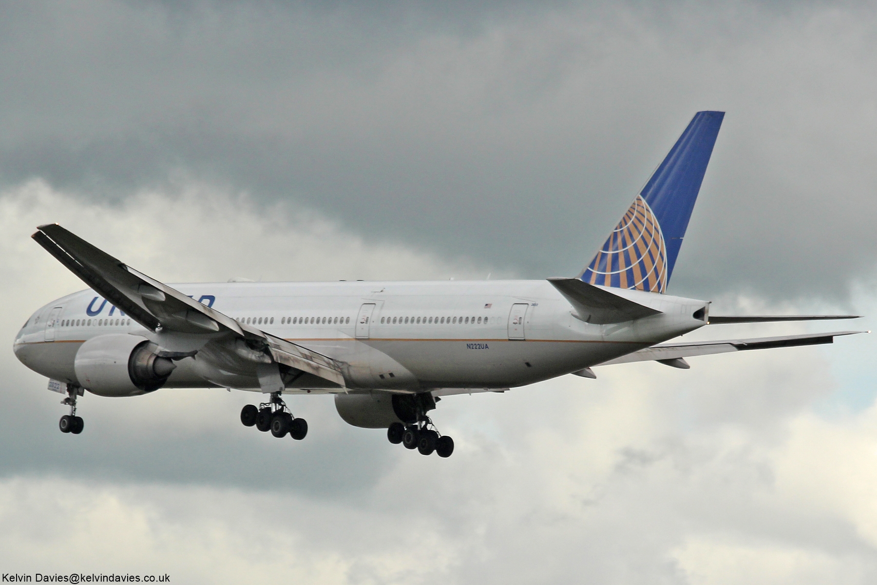 United Airlines 777 N222UA
