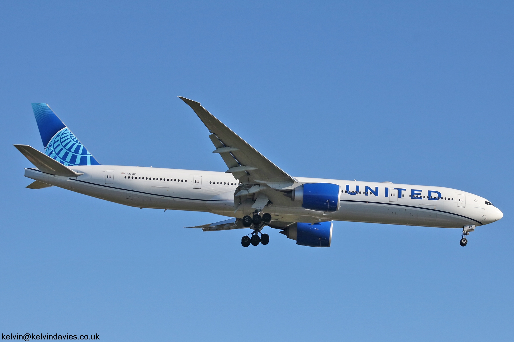 United Airlines 777 N2251U