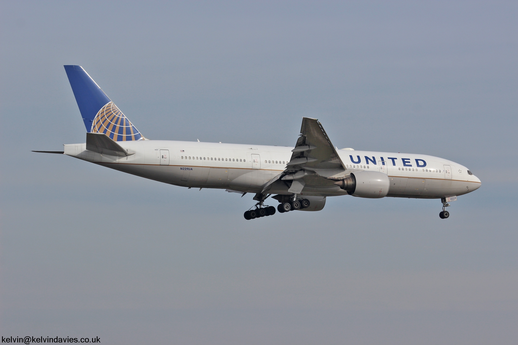 United Airlines 777 N229UA