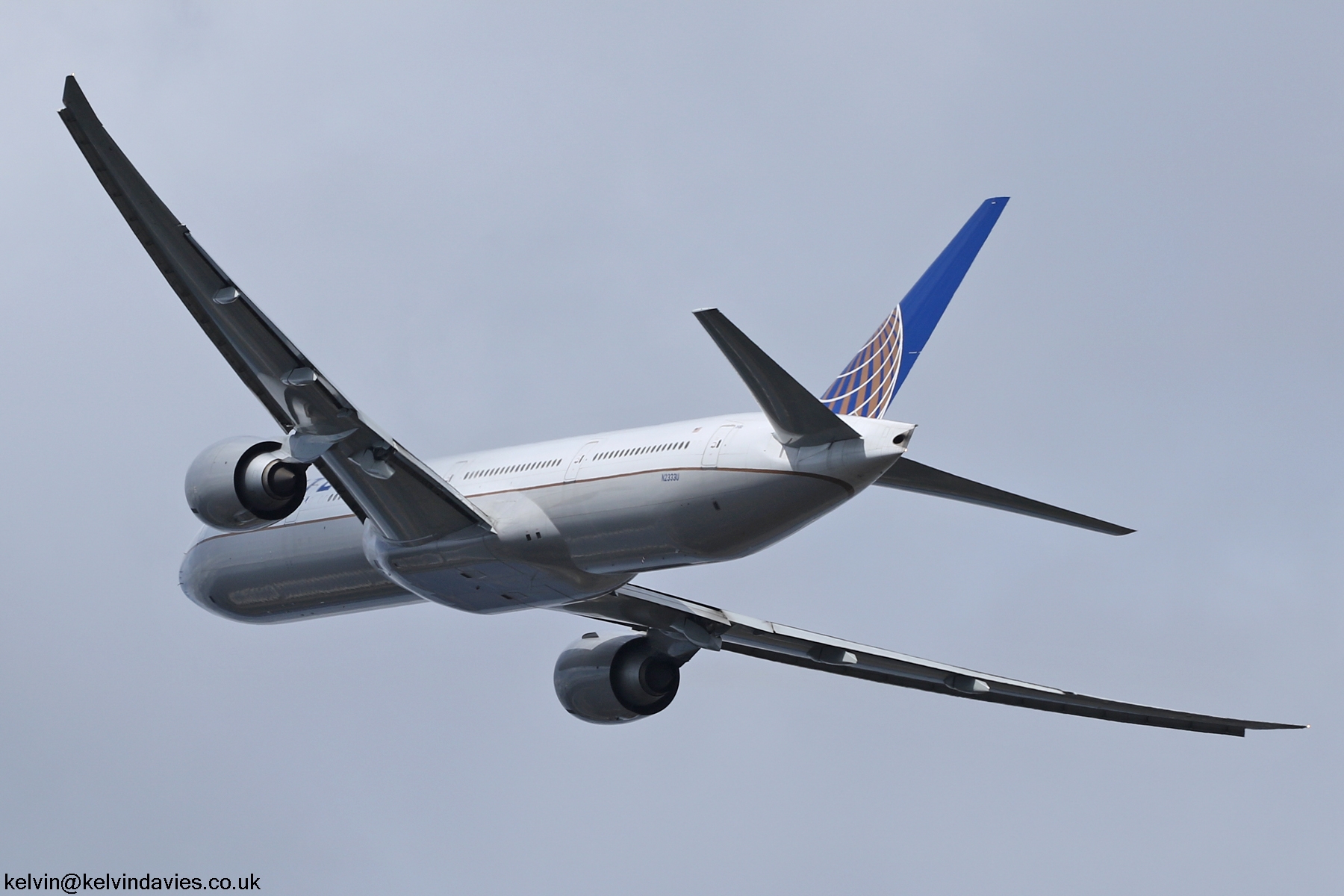 United Airlines 777 N2333U