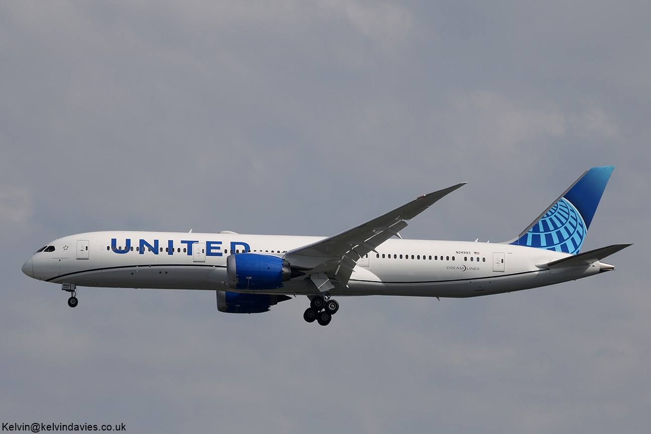 United Airlines 787 N24993