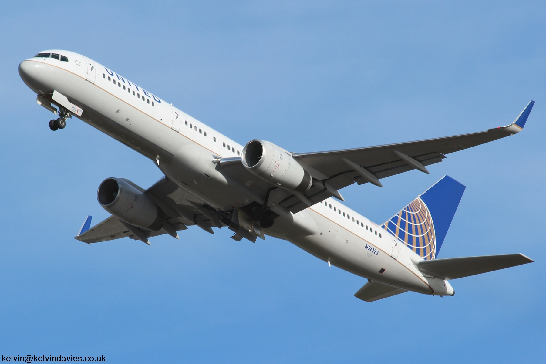 United Airlines 757 N26123