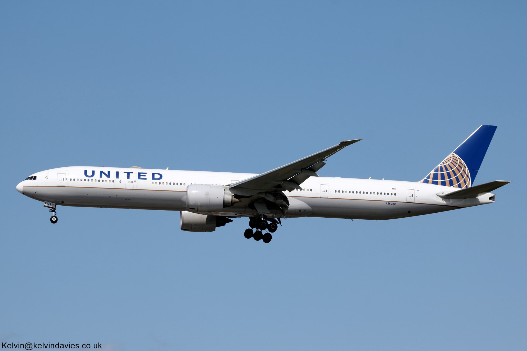 United Airlines 777 N2639U