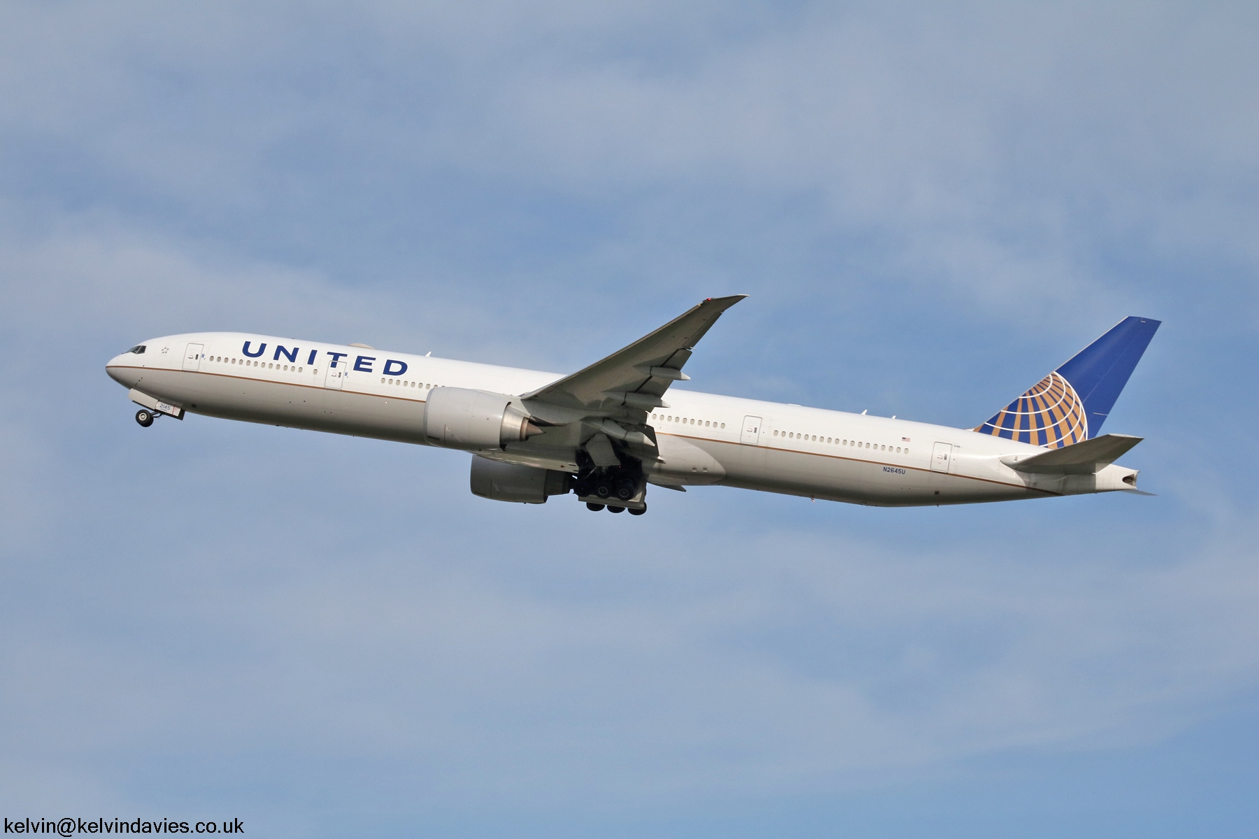 United Airlines 777 N2645U