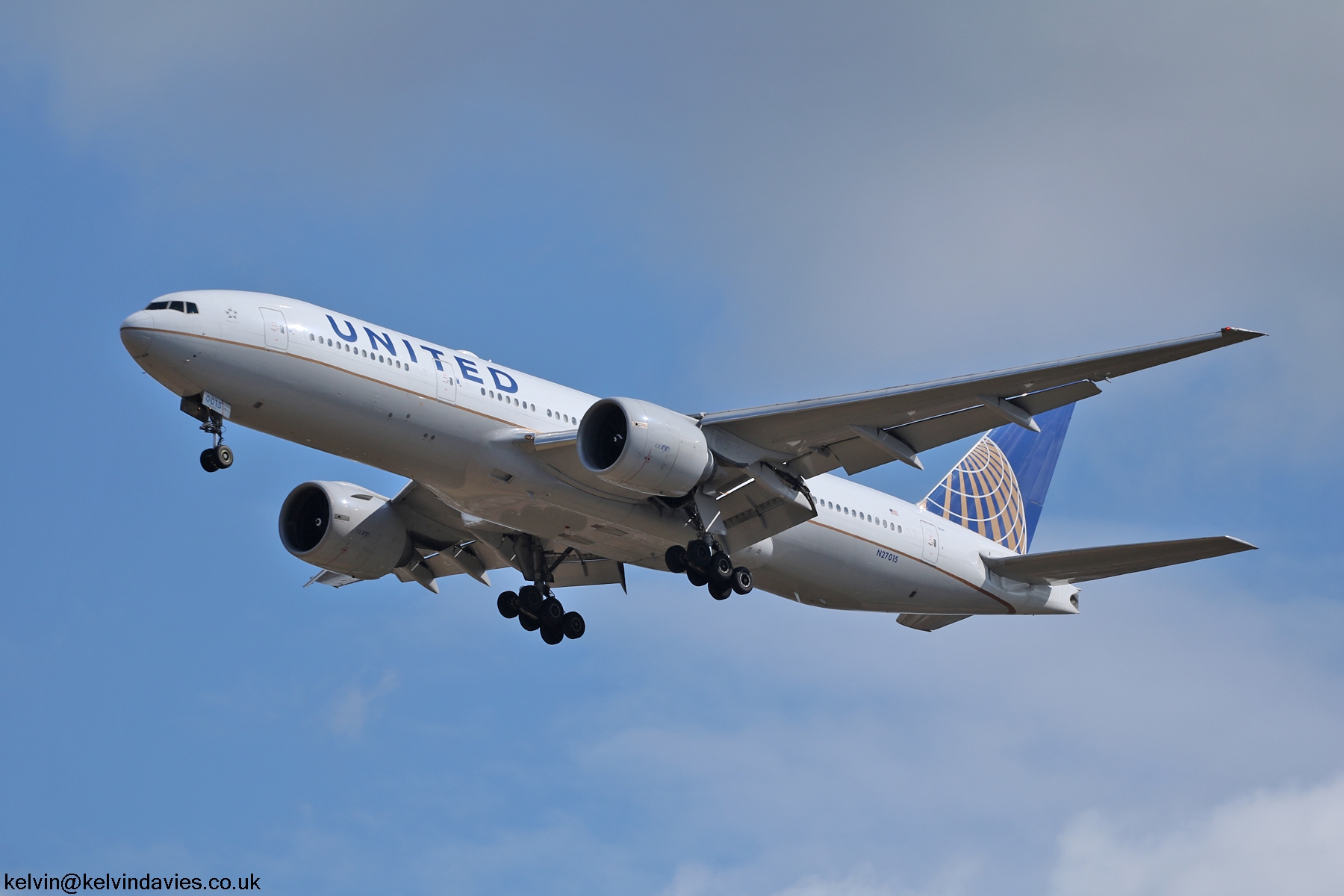 United Airlines 777 N27015