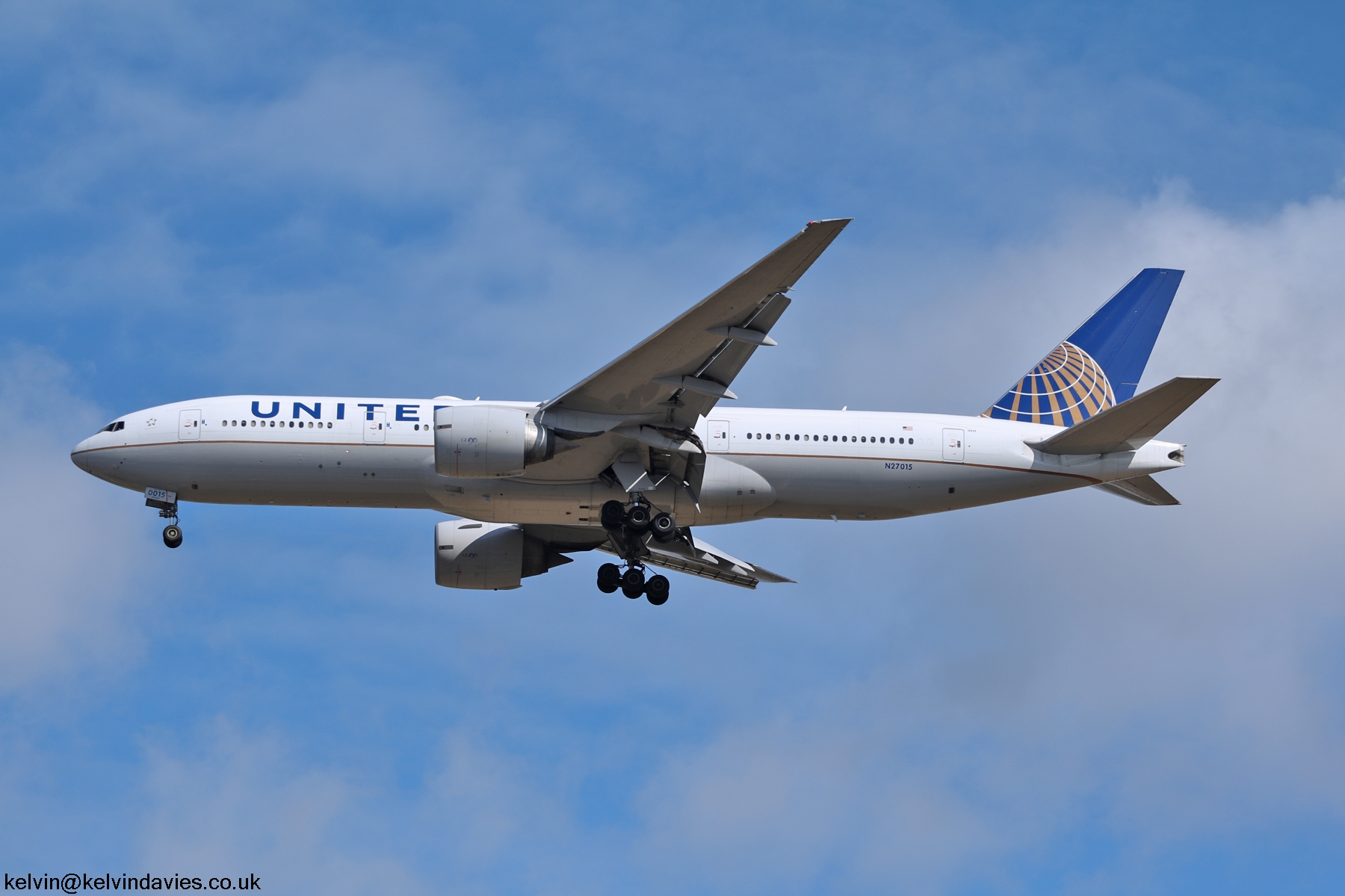 United Airlines 777 N27015