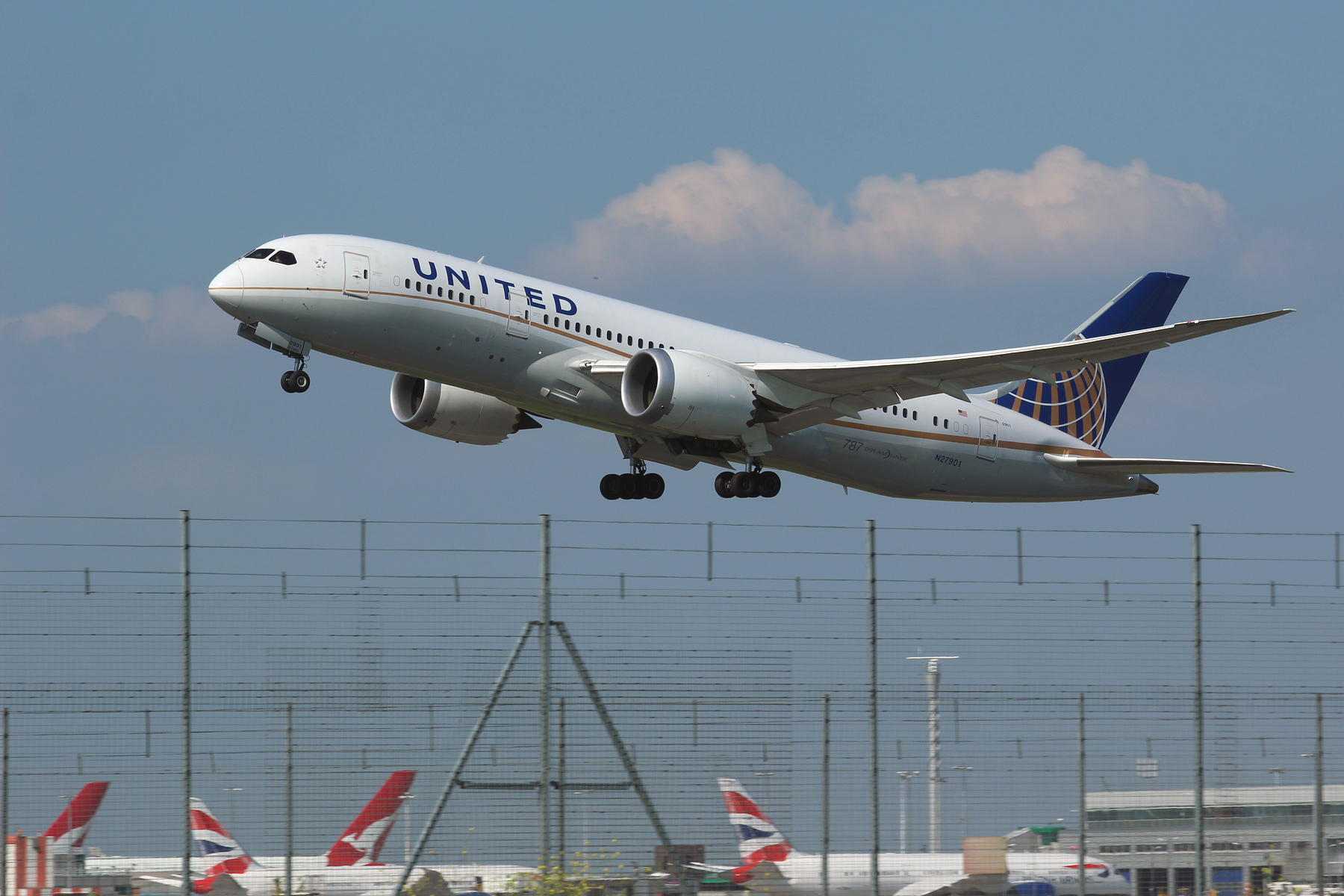 United Airlines 787 N27901