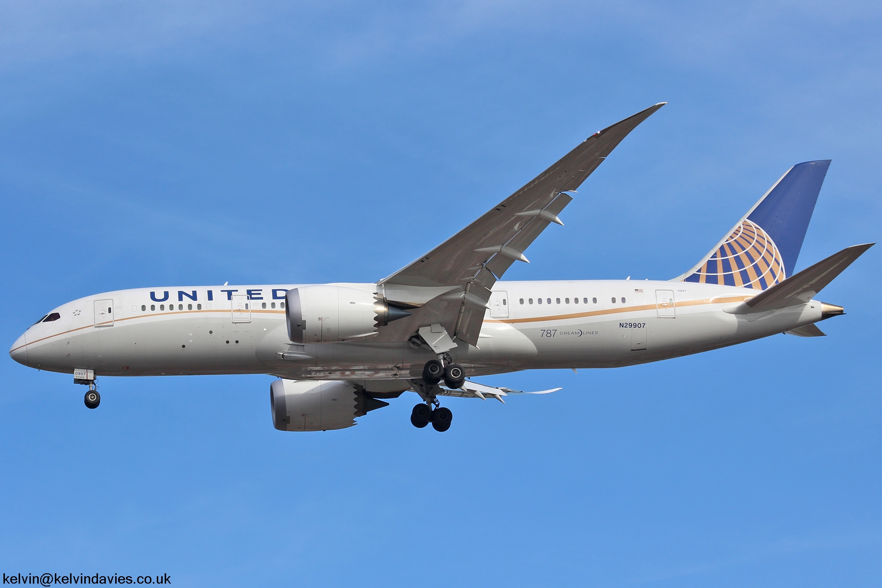 United Airlines 787 N29907