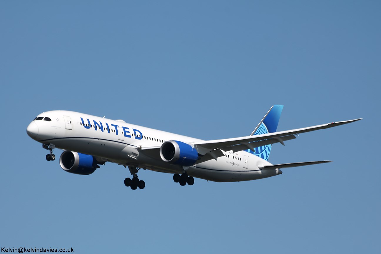 United Airlines 787 N29991