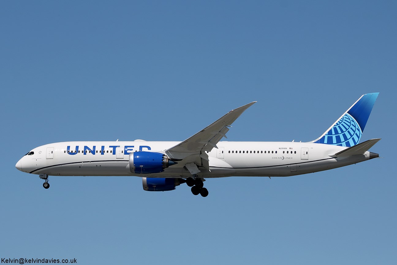 United Airlines 787 N29991