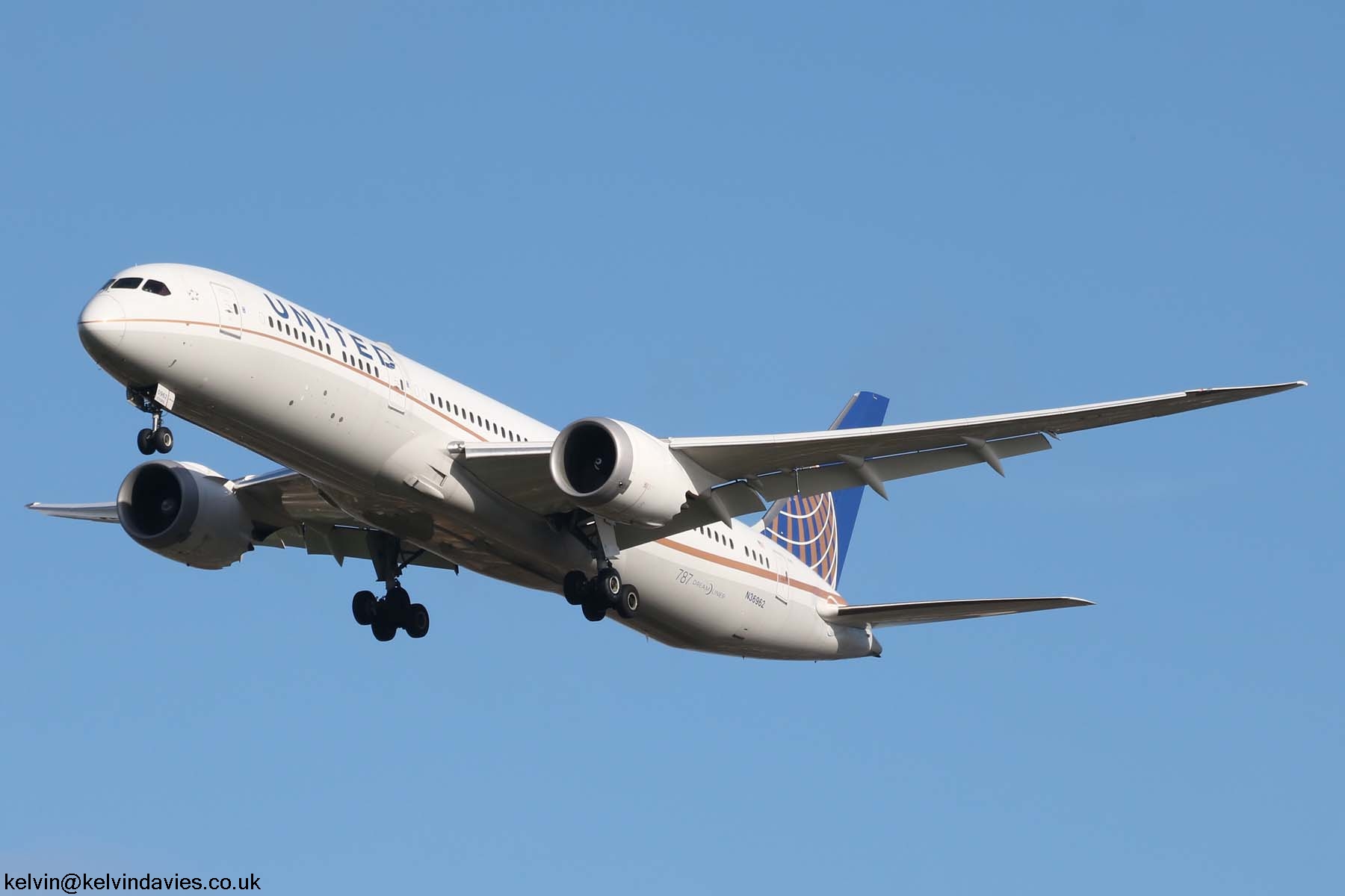 United Airlines 787 N36962
