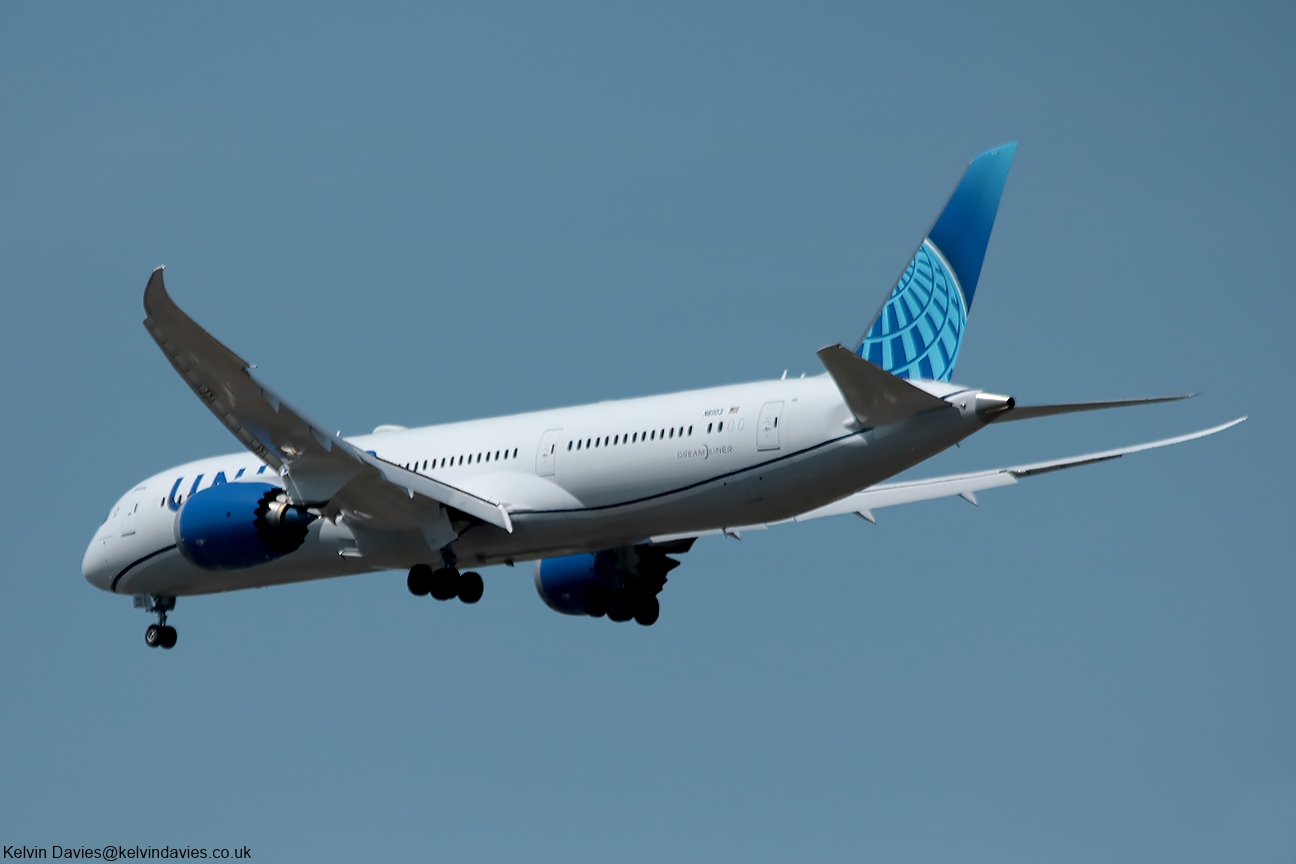 United Airlines 787 N61103