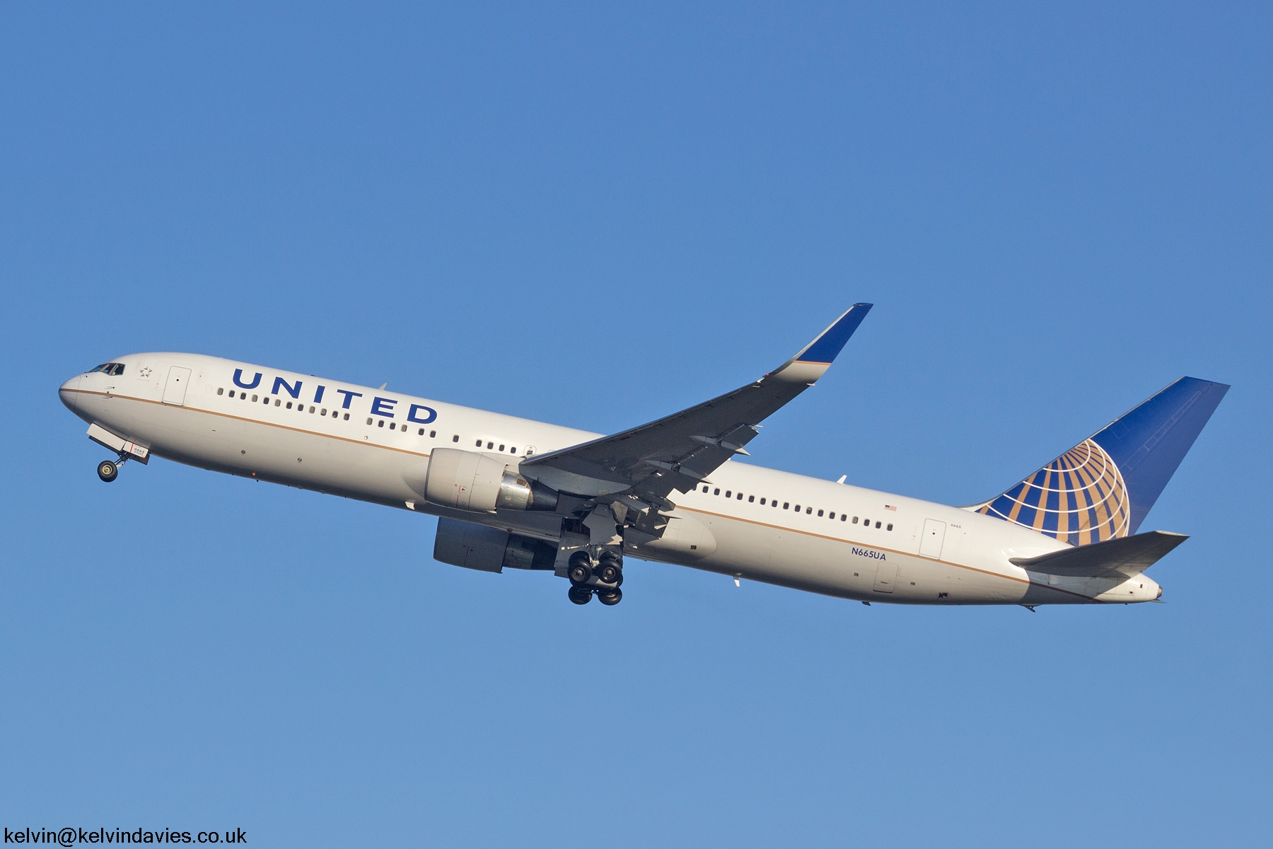 United Airlines 767 N666UA