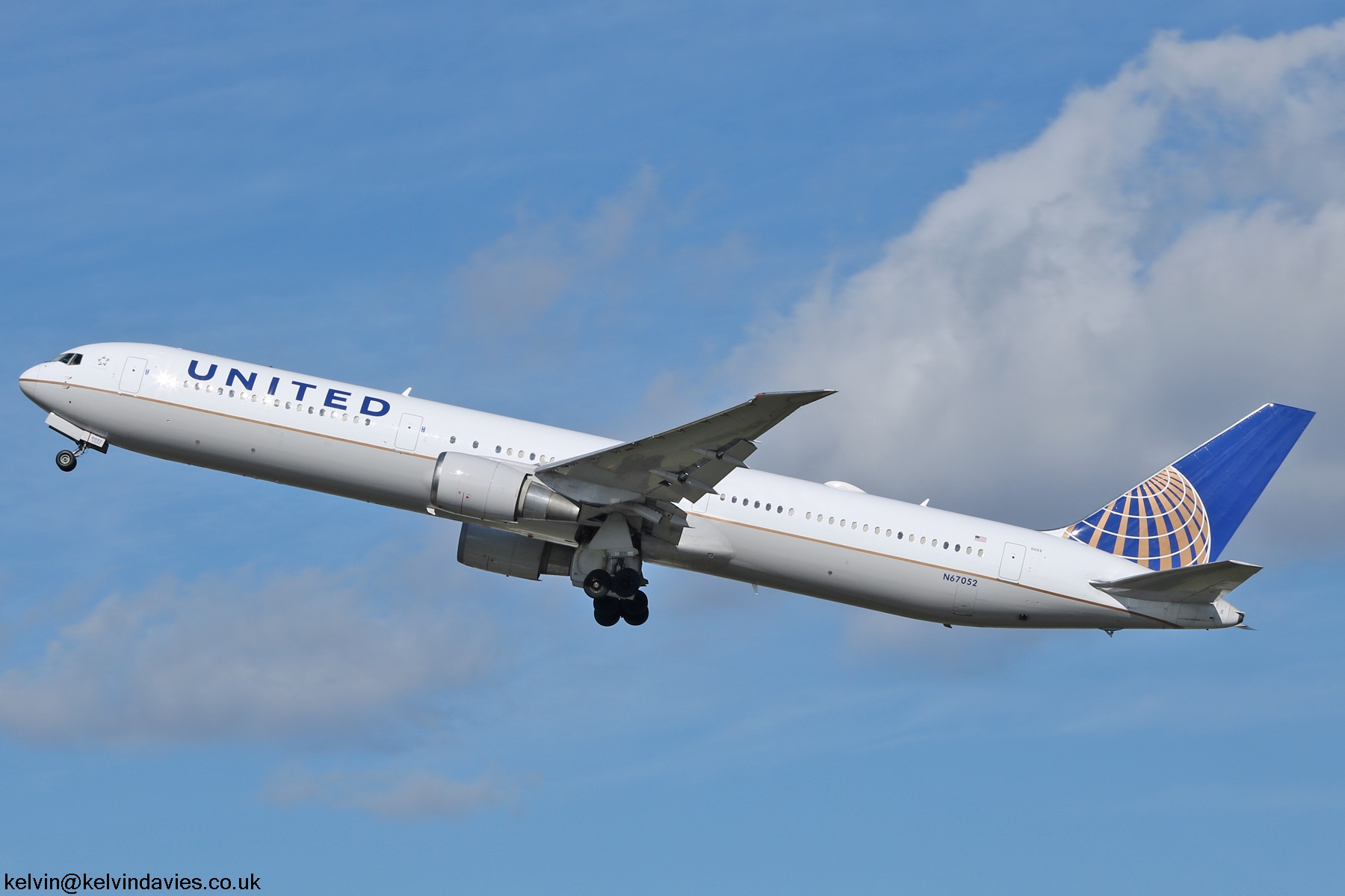 United Airlines 767 N67052
