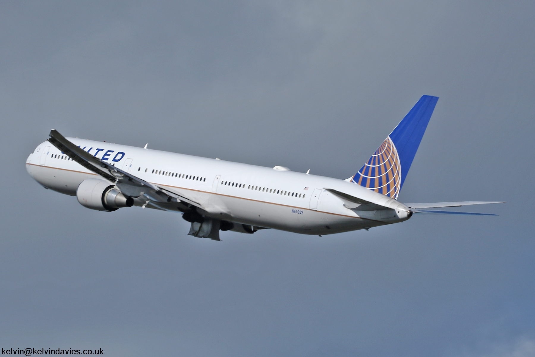 United Airlines 767 N67052