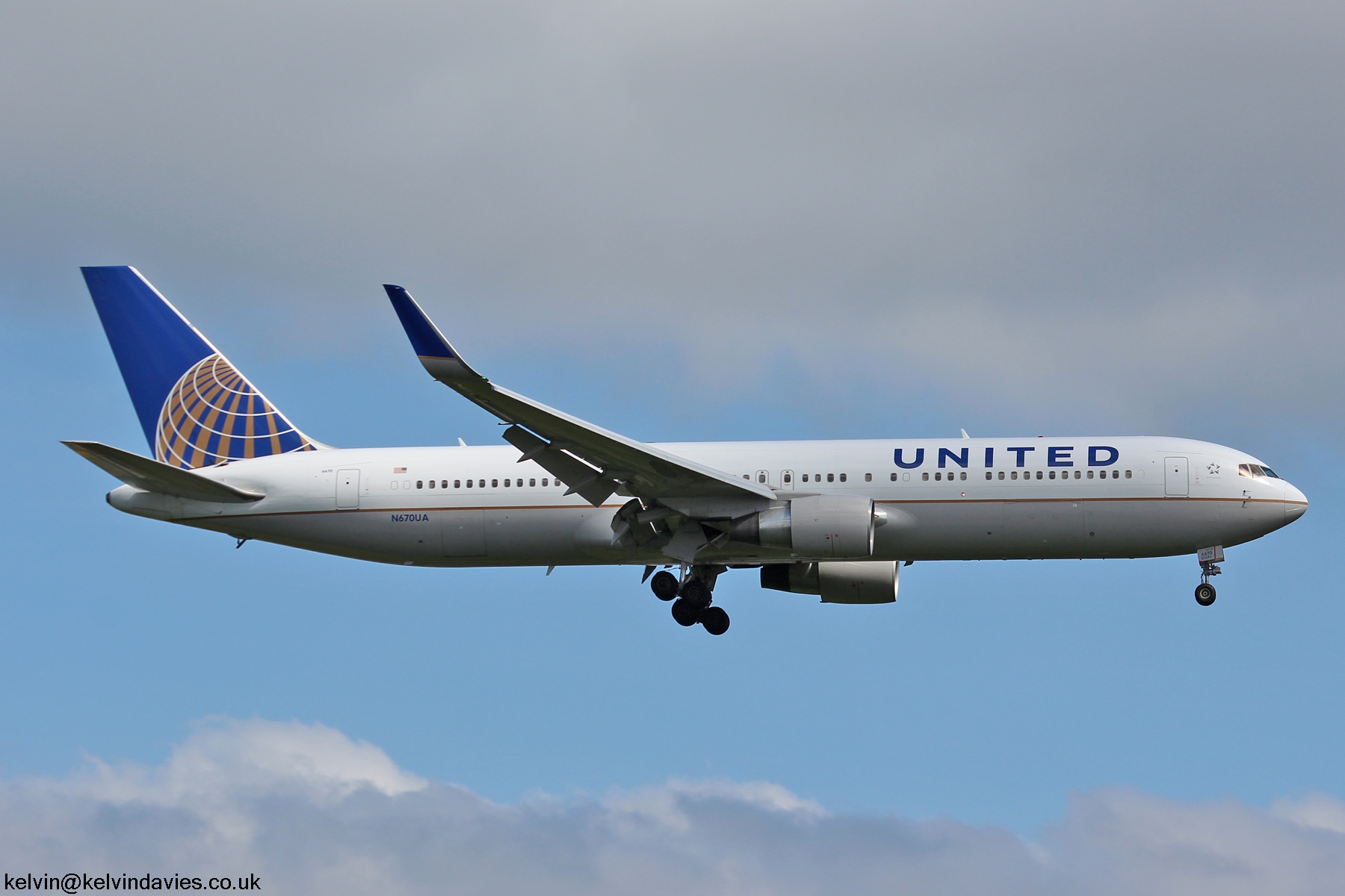 United Airlines 767 N670UA