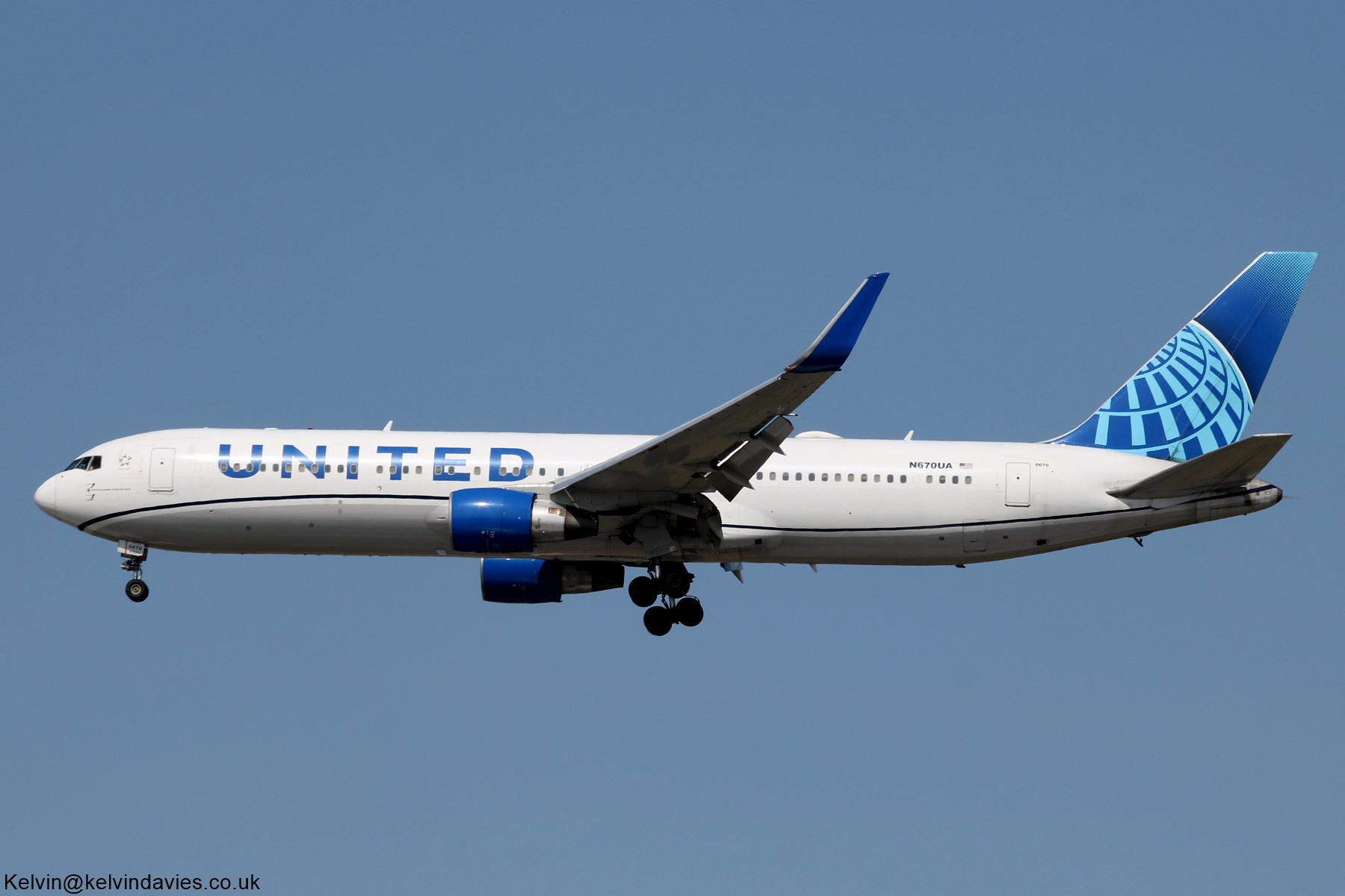 United Airlines 767 N670UA