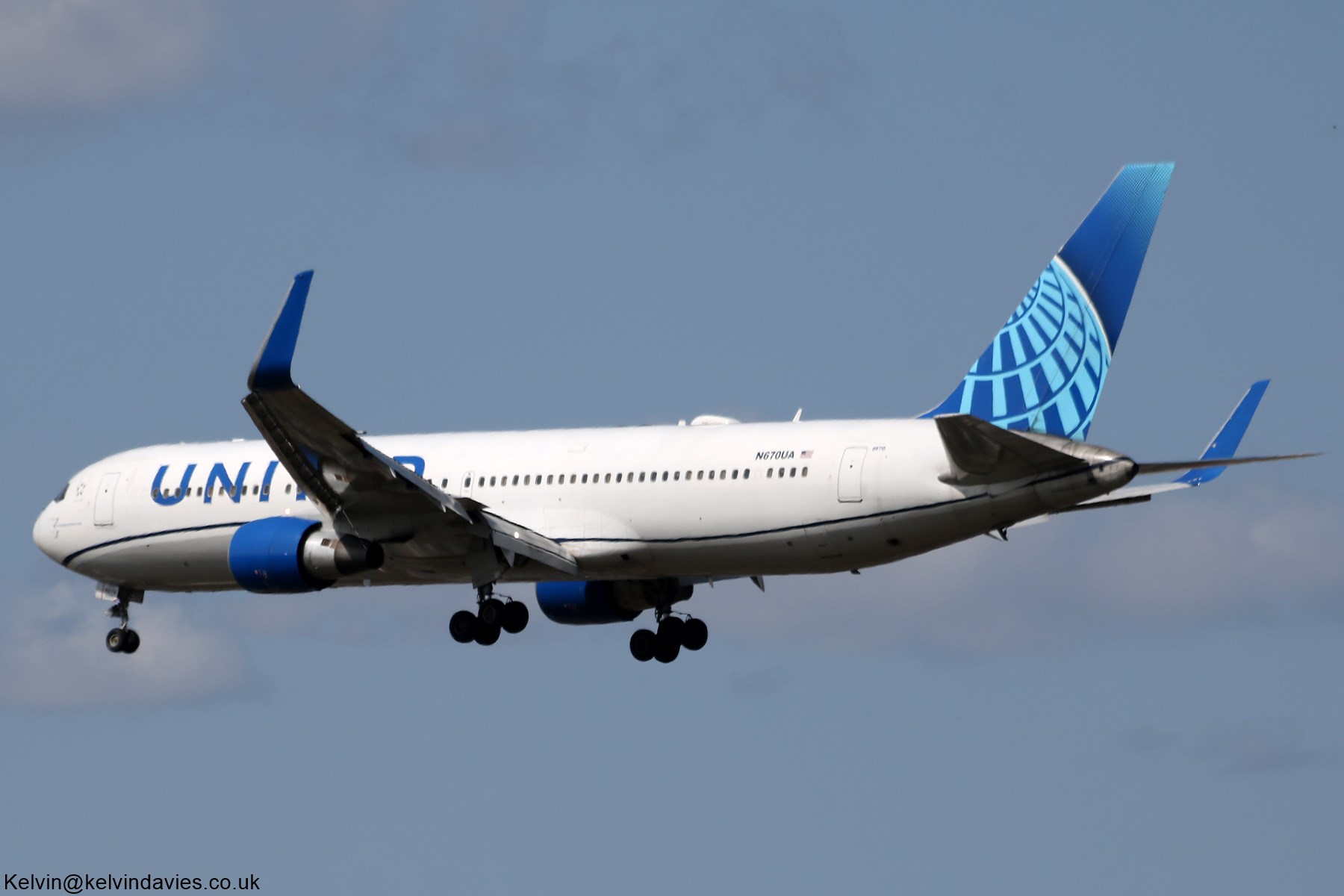 United Airlines 767 N670UA