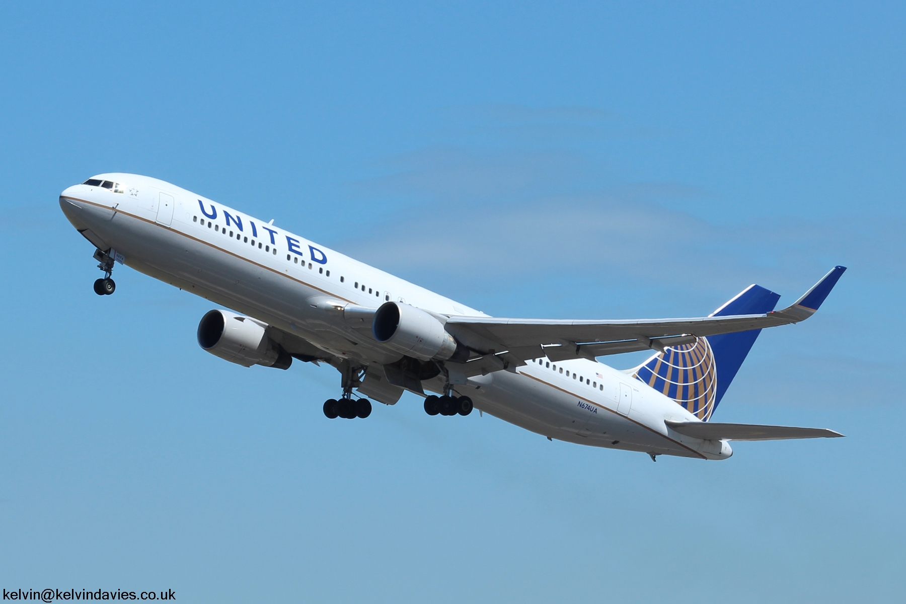 United Airlines 767 N674UA