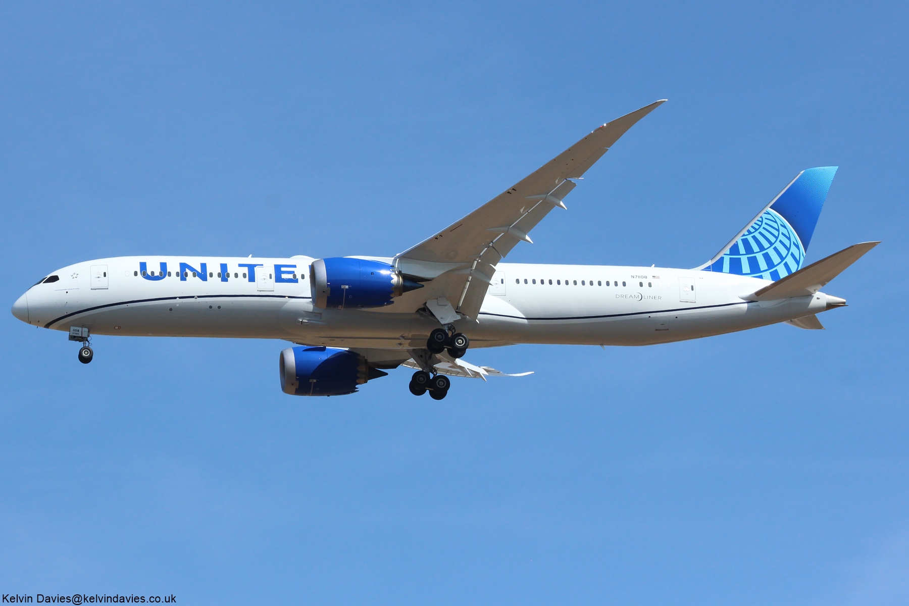 United Airlines 787 N71108