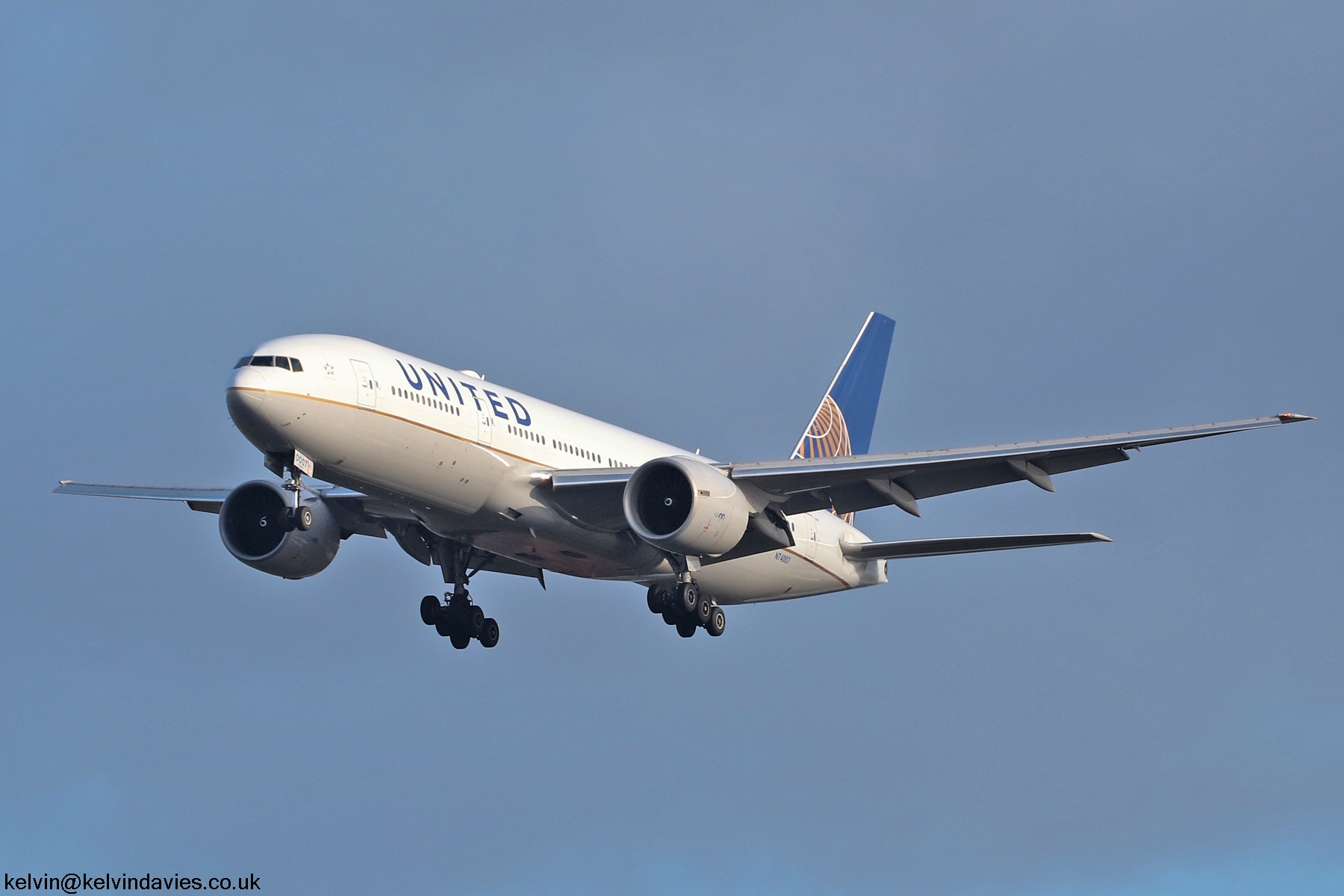 United Airlines 777 N74007