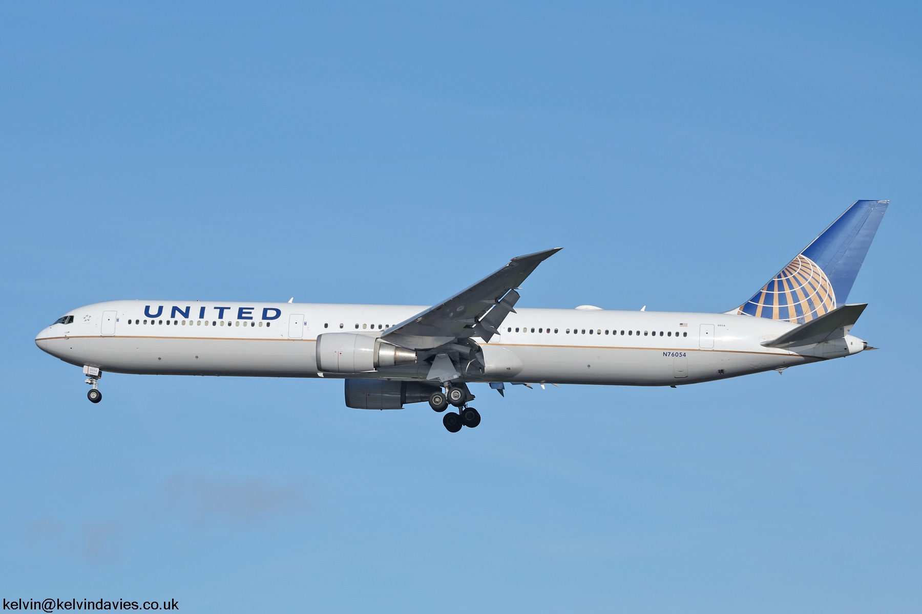 United Airlines 767 N76054