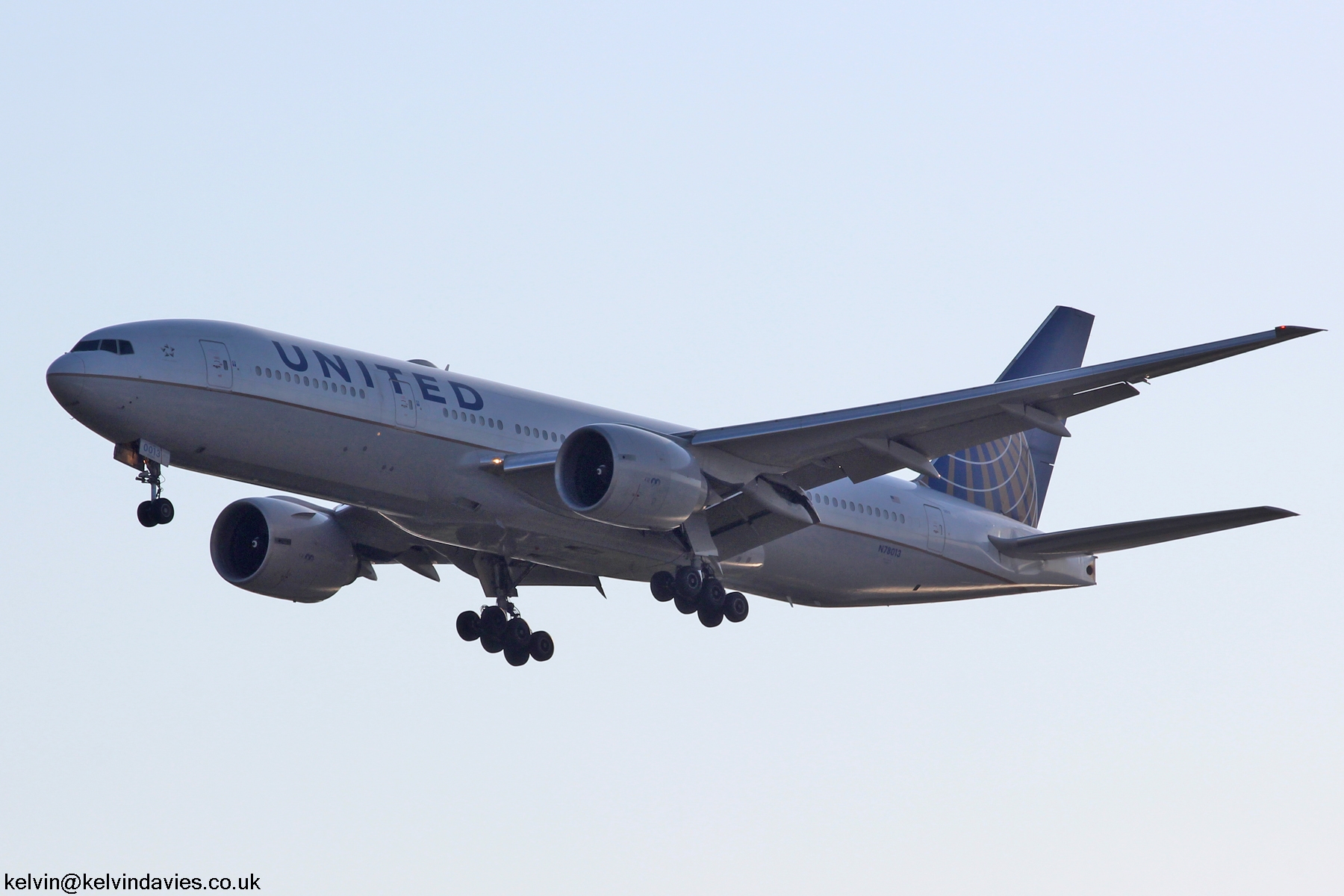 United Airlines 777 N78013